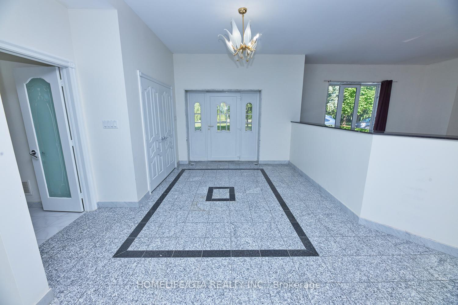 Photo 16 of Unit Main Floor, 12331 Weston Road, Vaughan, Kleinburg — HOMEH