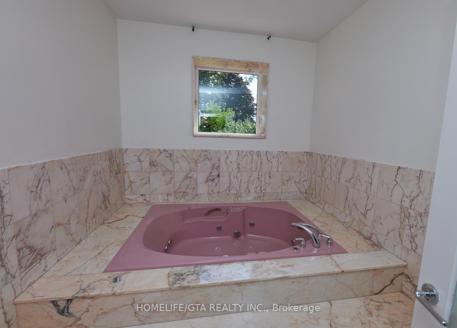 Photo 19 of Unit Main Floor, 12331 Weston Road, Vaughan, Kleinburg — HOMEH
