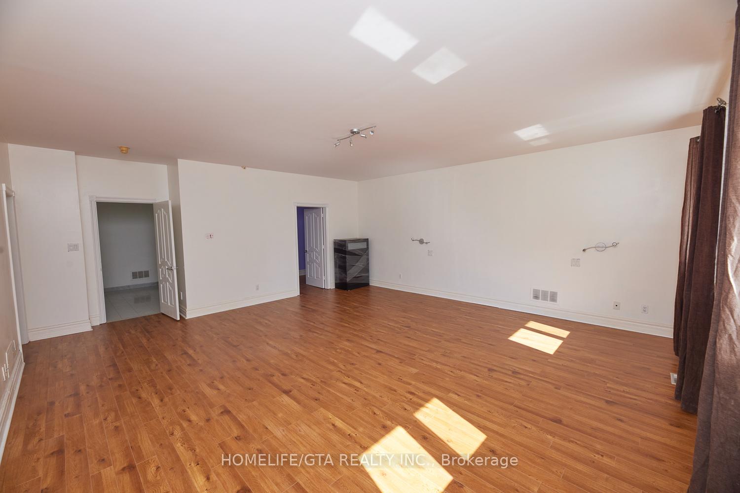 Photo 23 of Unit Main Floor, 12331 Weston Road, Vaughan, Kleinburg — HOMEH
