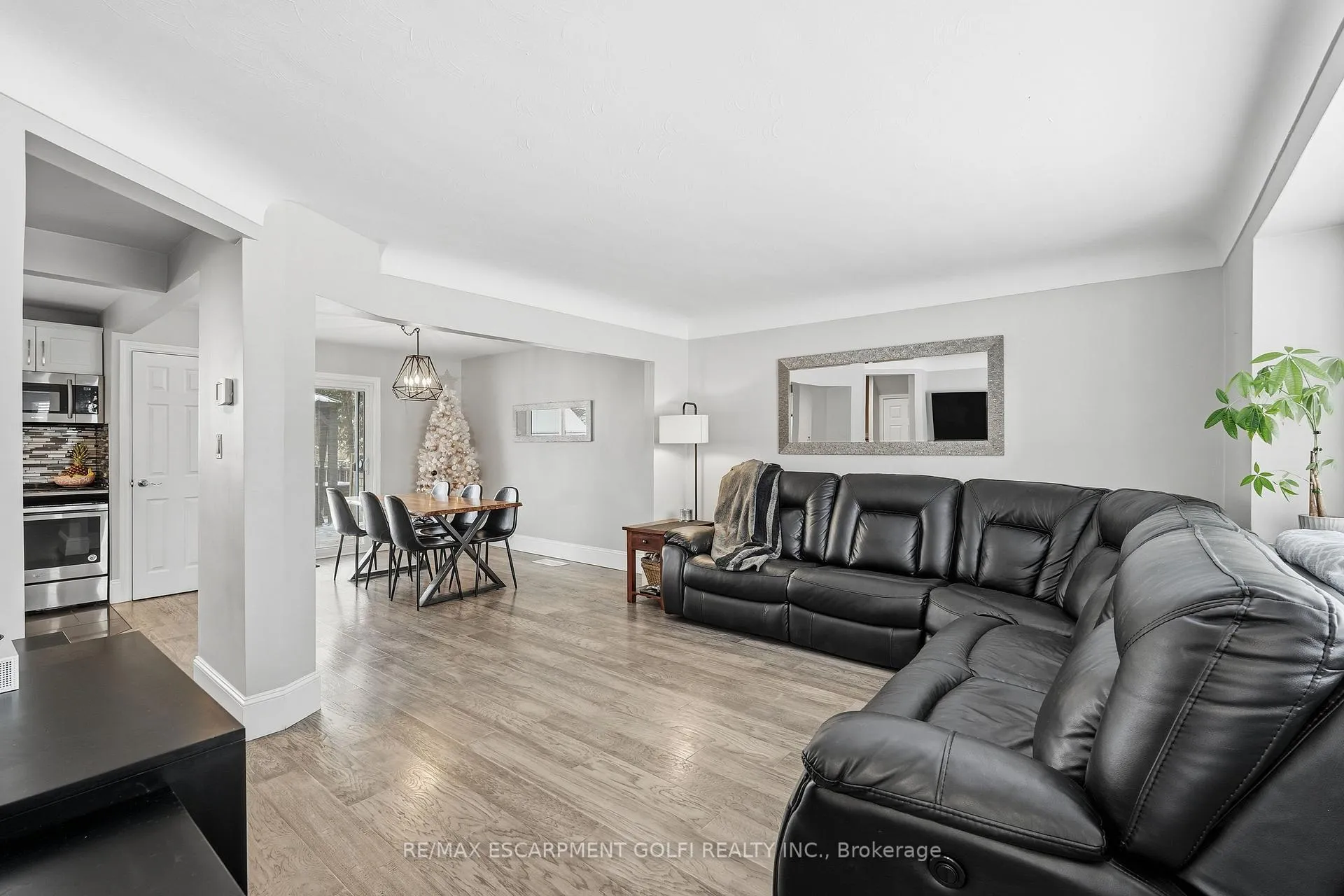 Photo 4 of 189 East 43rd Street, Hamilton, Sunninghill — HOMEH