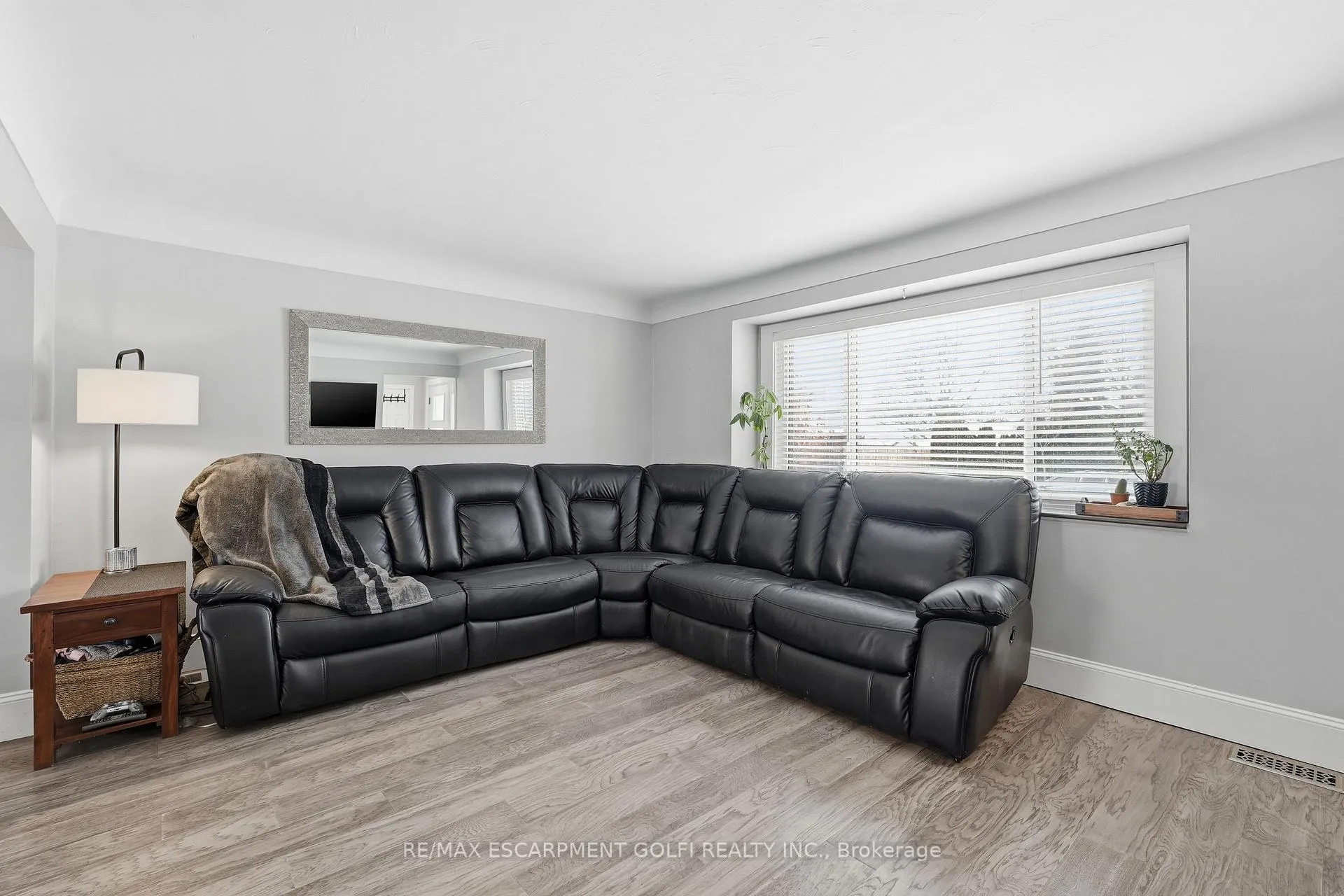 Photo 5 of 189 East 43rd Street, Hamilton, Sunninghill — HOMEH