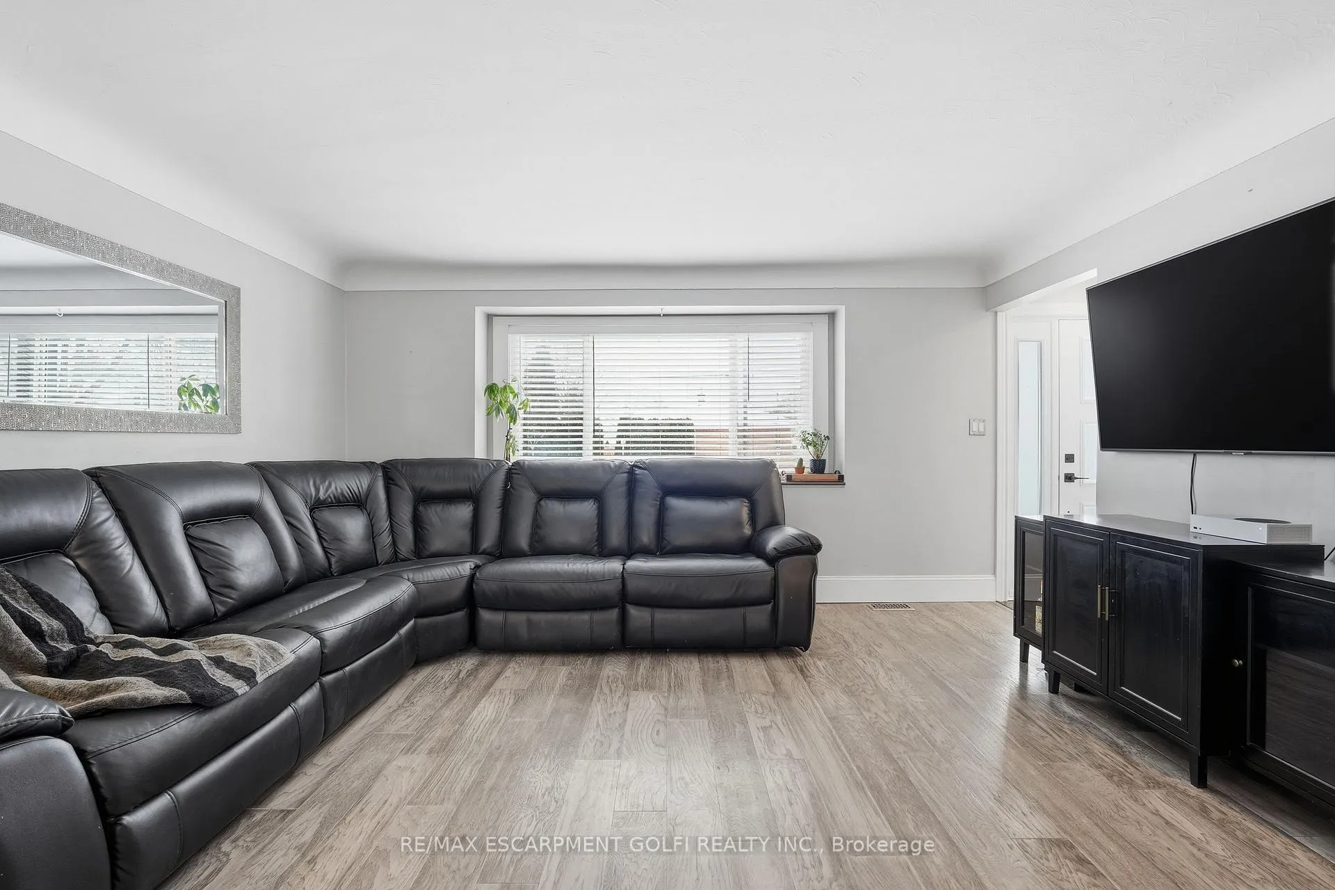 Photo 6 of 189 East 43rd Street, Hamilton, Sunninghill — HOMEH