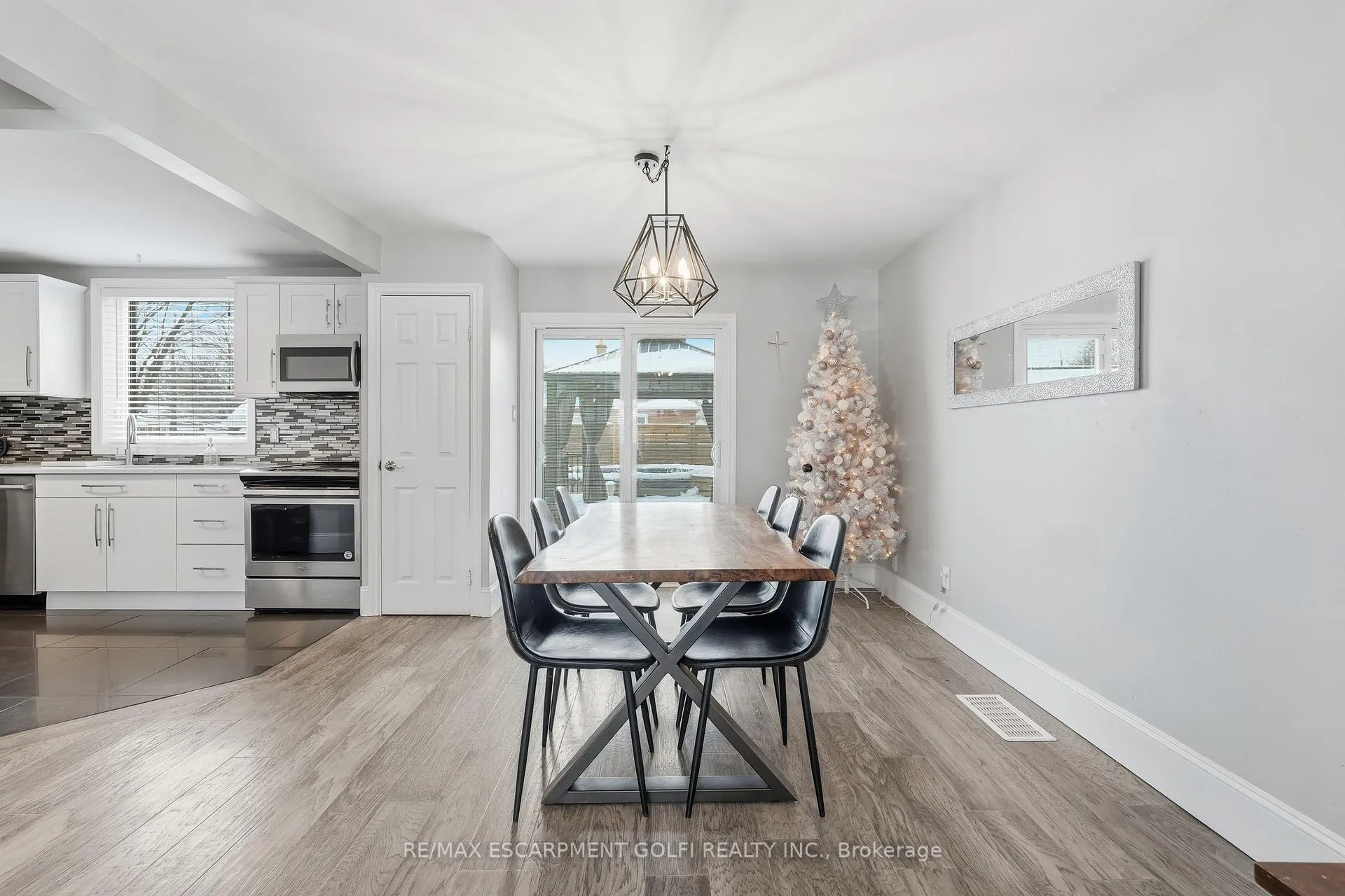 Photo 9 of 189 East 43rd Street, Hamilton, Sunninghill — HOMEH