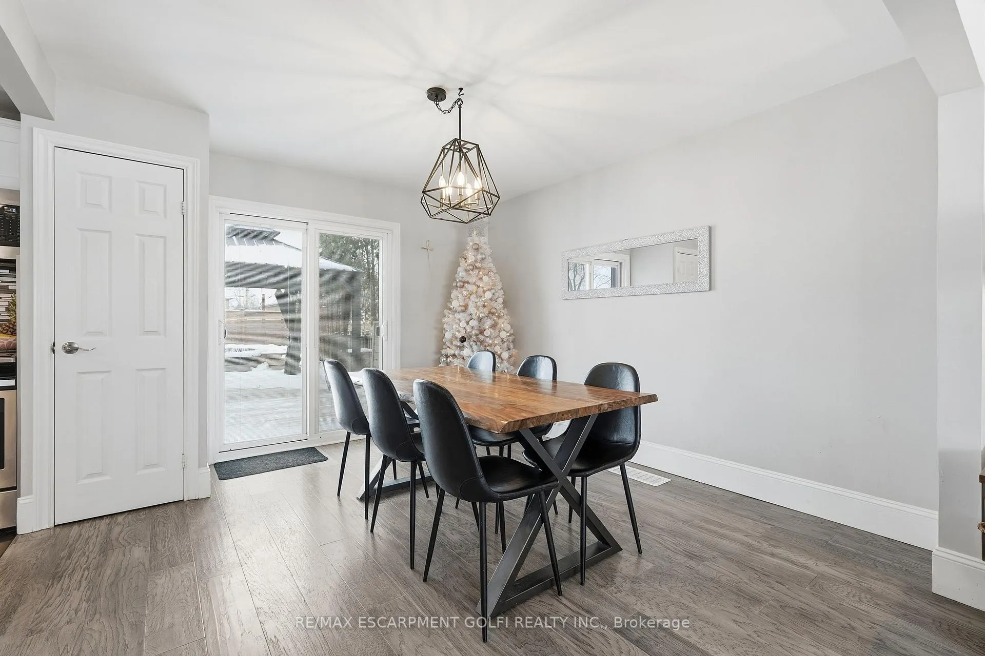 Photo 10 of 189 East 43rd Street, Hamilton, Sunninghill — HOMEH
