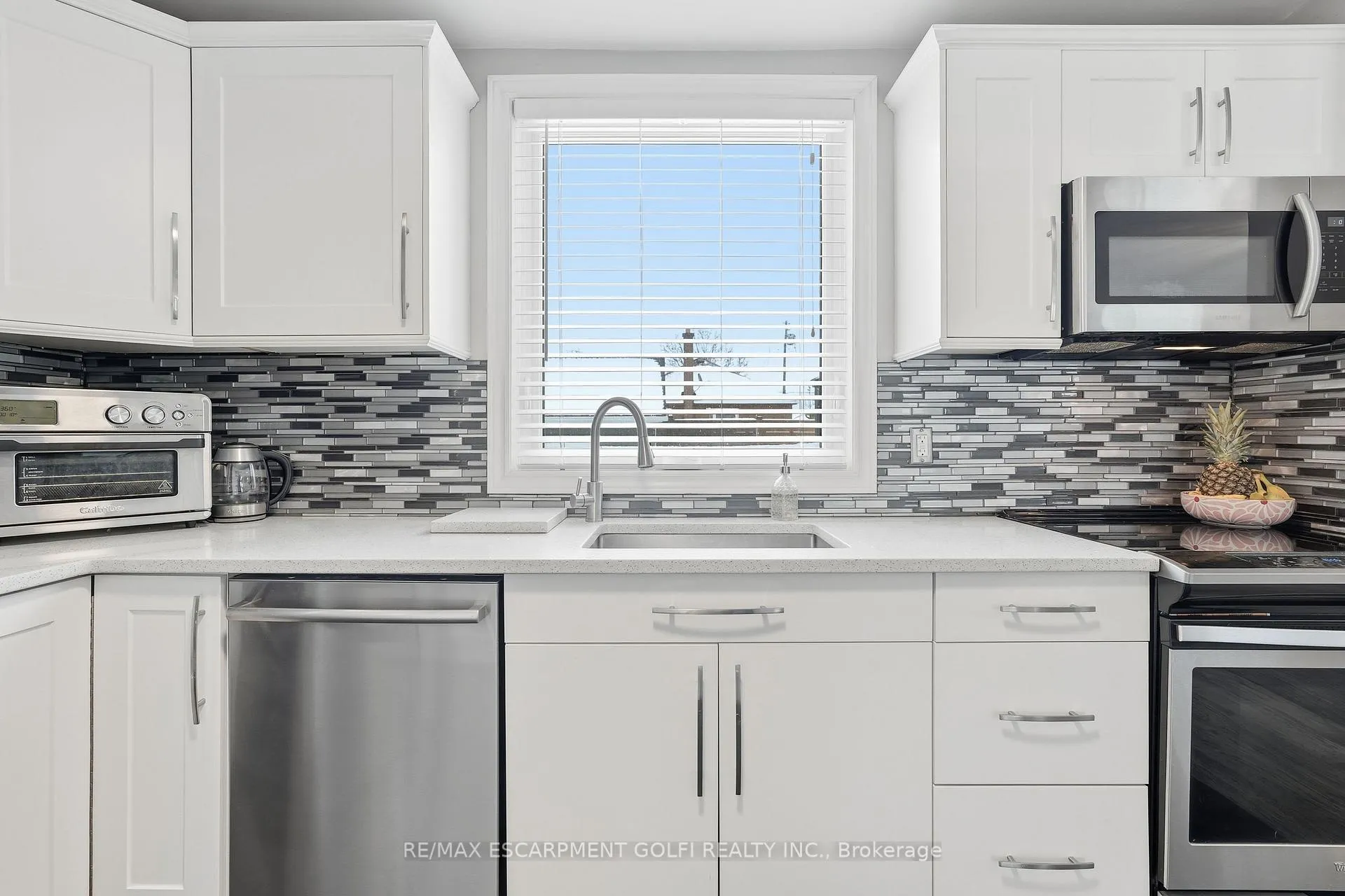 Photo 14 of 189 East 43rd Street, Hamilton, Sunninghill — HOMEH