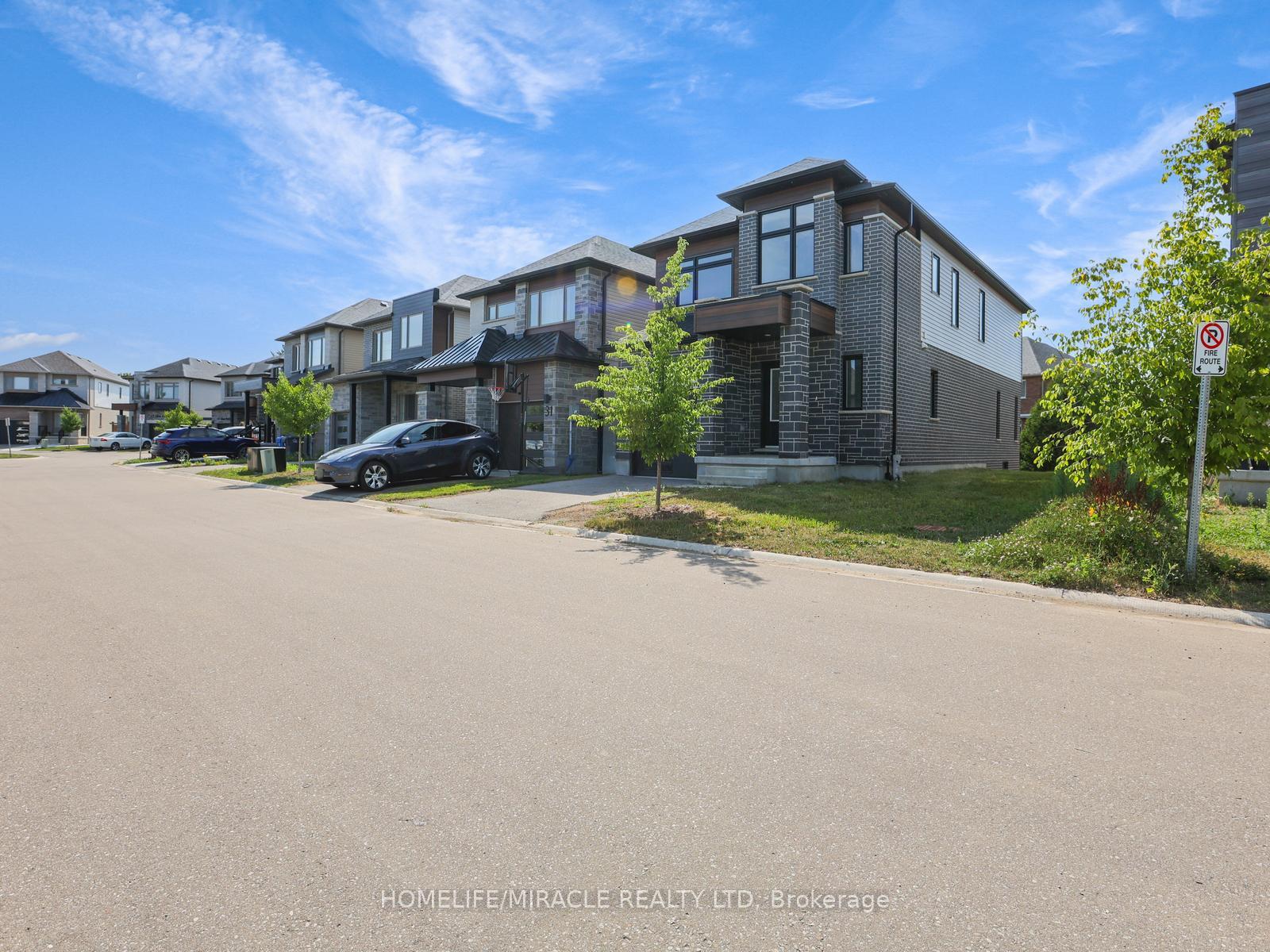 Photo 24 of 29 Ferris Circle, Guelph, Clairfields/Hanlon Business Park — HOMEH