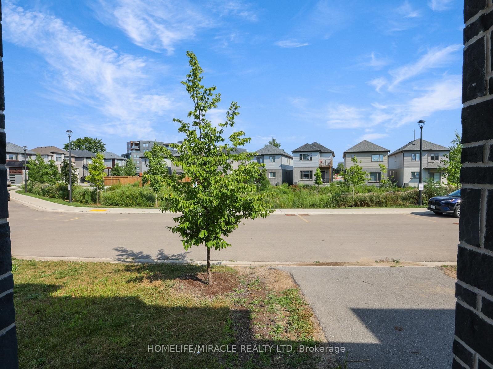 Photo 90 of 29 Ferris Circle, Guelph, Clairfields/Hanlon Business Park — HOMEH