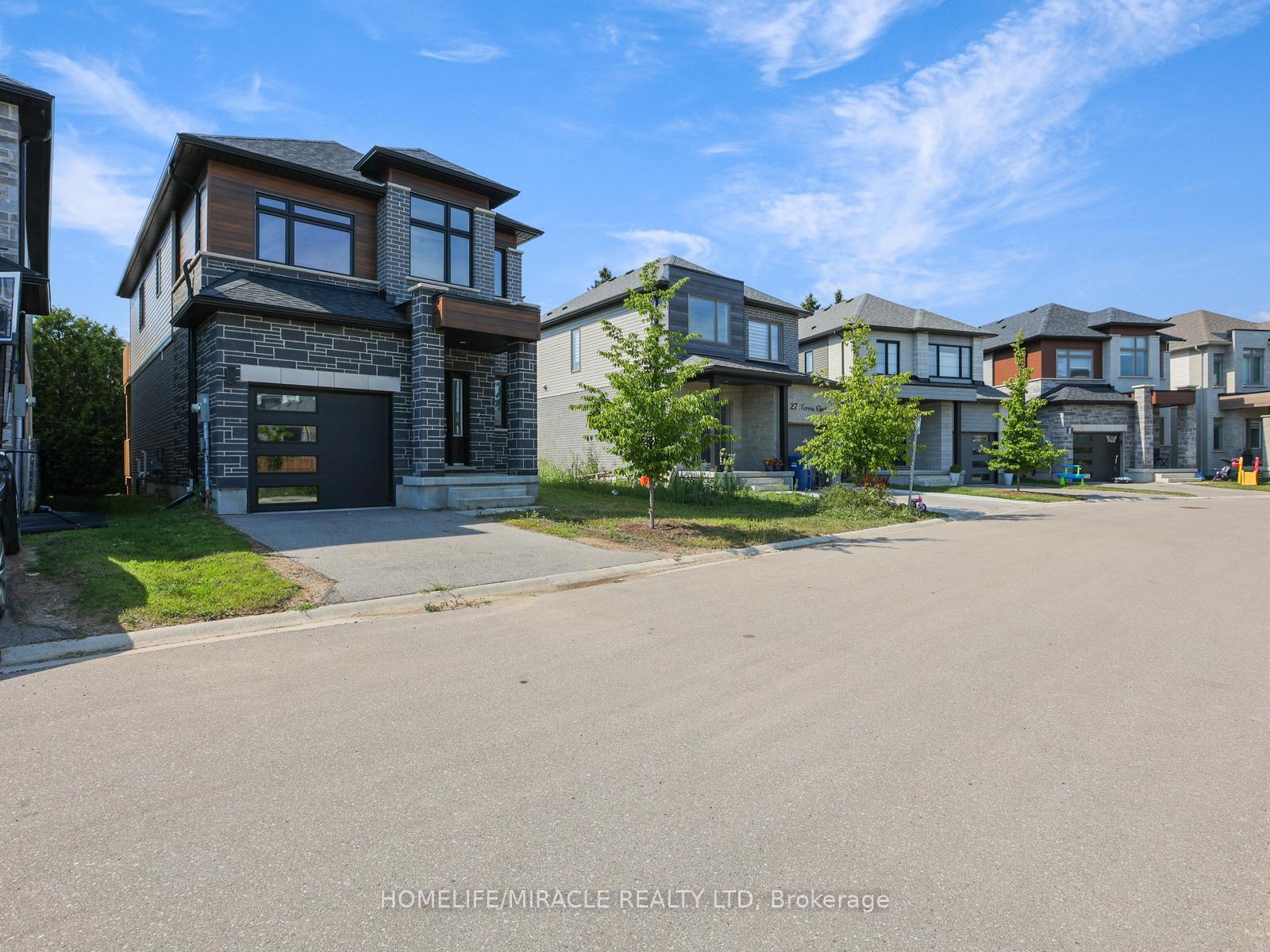 Photo 4 of 29 Ferris Circle, Guelph, Clairfields/Hanlon Business Park — HOMEH