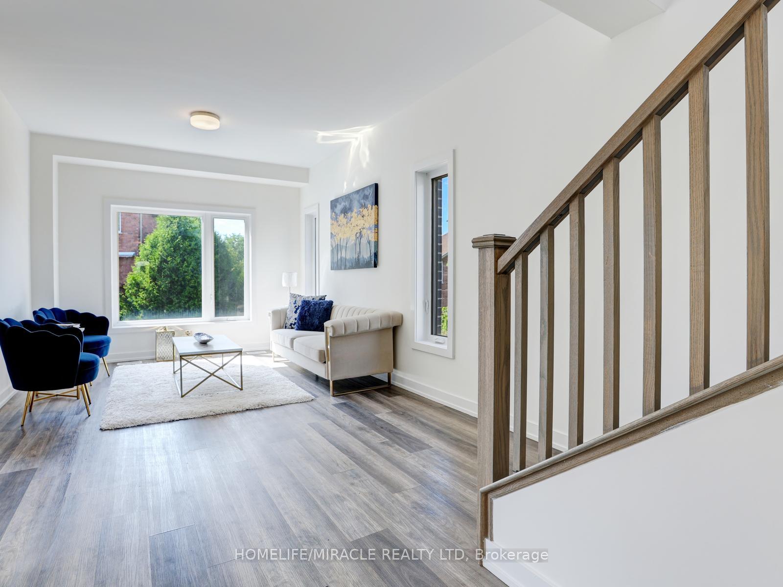 Photo 12 of 29 Ferris Circle, Guelph, Clairfields/Hanlon Business Park — HOMEH
