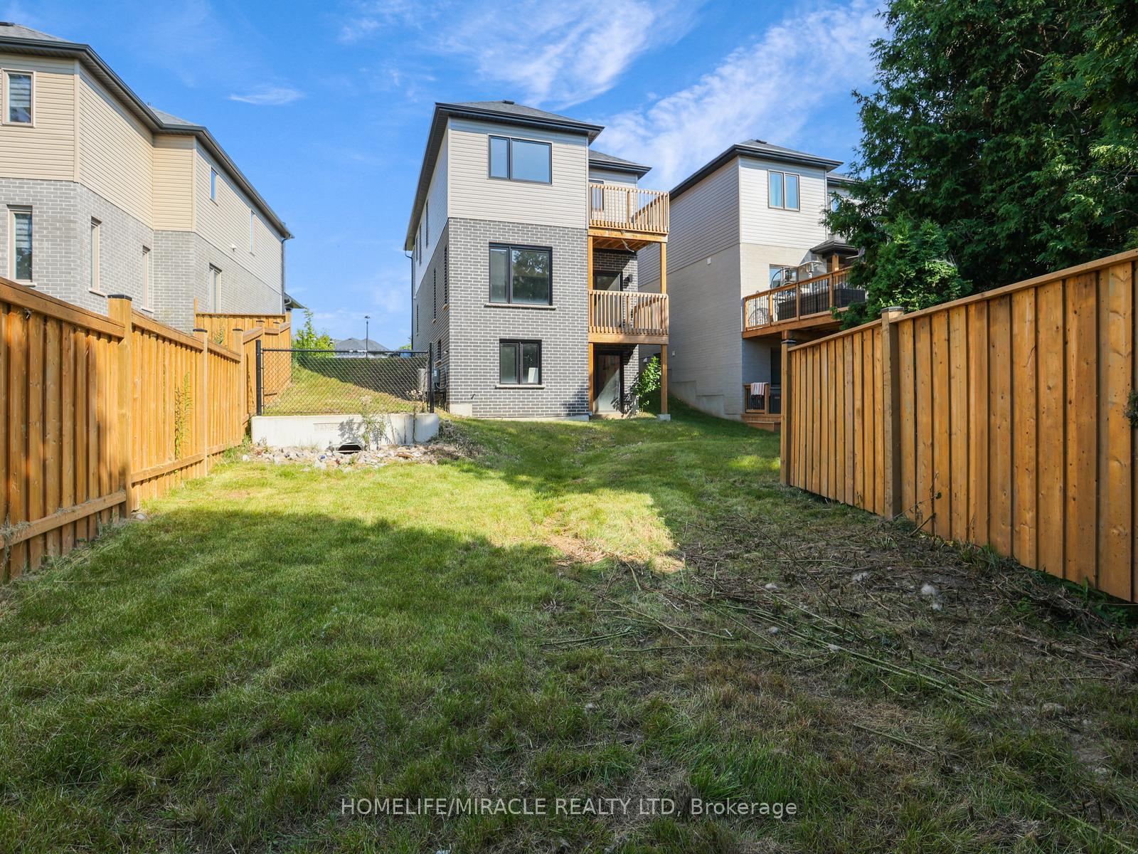 Photo 99 of 29 Ferris Circle, Guelph, Clairfields/Hanlon Business Park — HOMEH