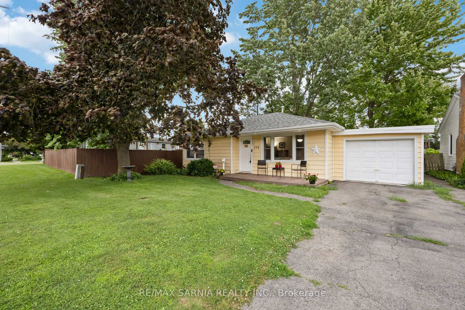Front of 298 Lorne Avenue