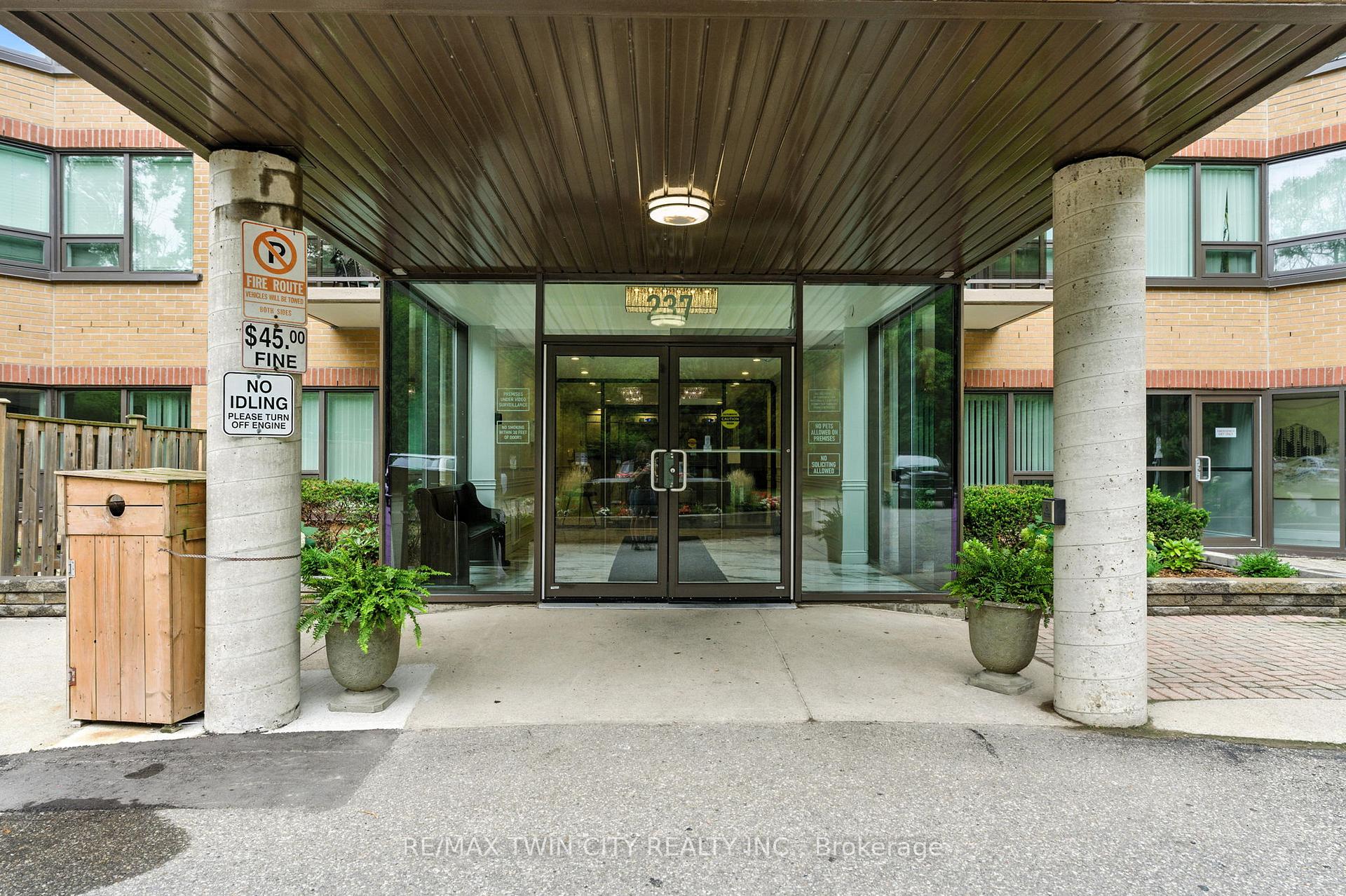 Photo 3 of Unit 1104, 237 King Street W, Cambridge — HOMEH