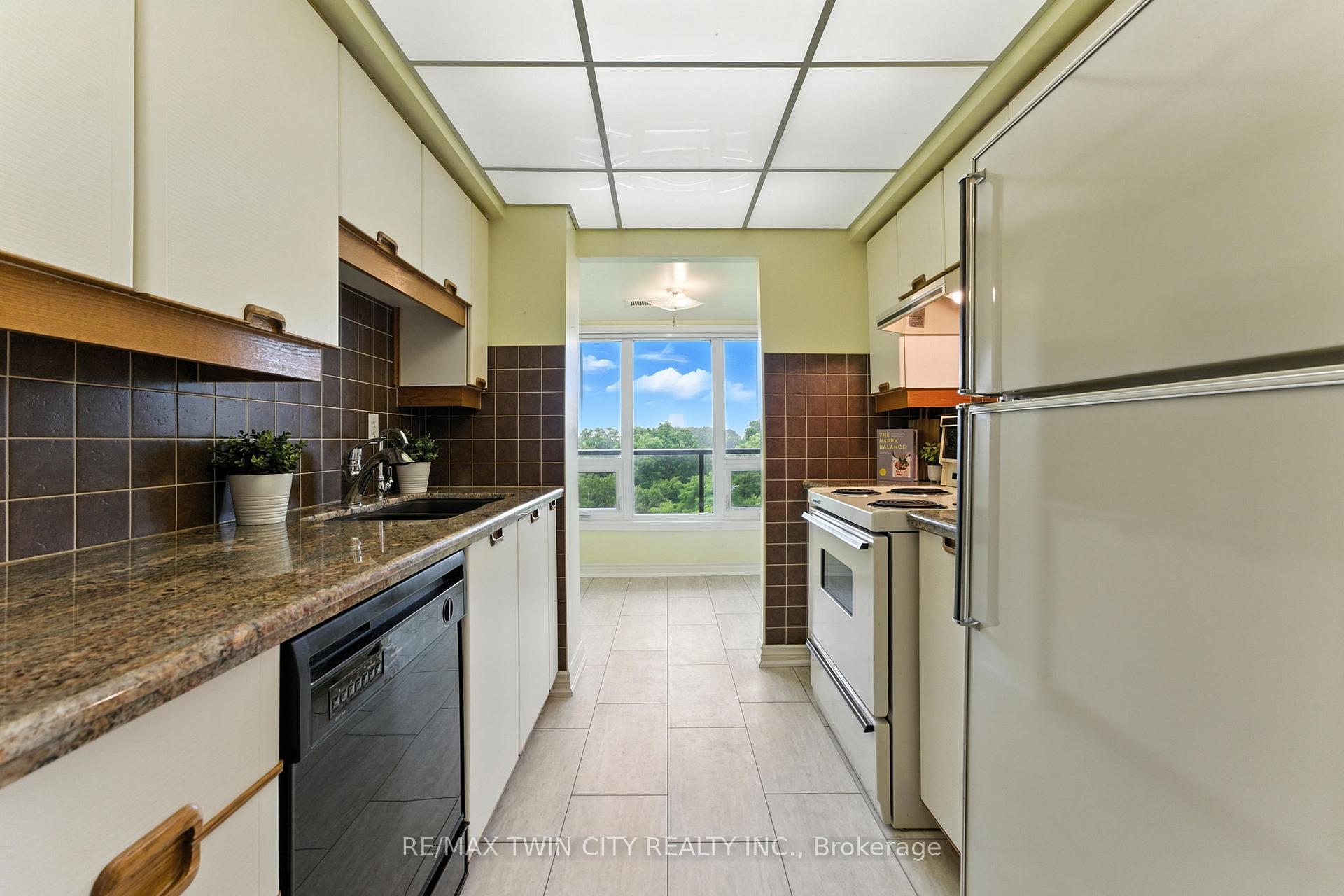 Photo 4 of Unit 1104, 237 King Street W, Cambridge — HOMEH