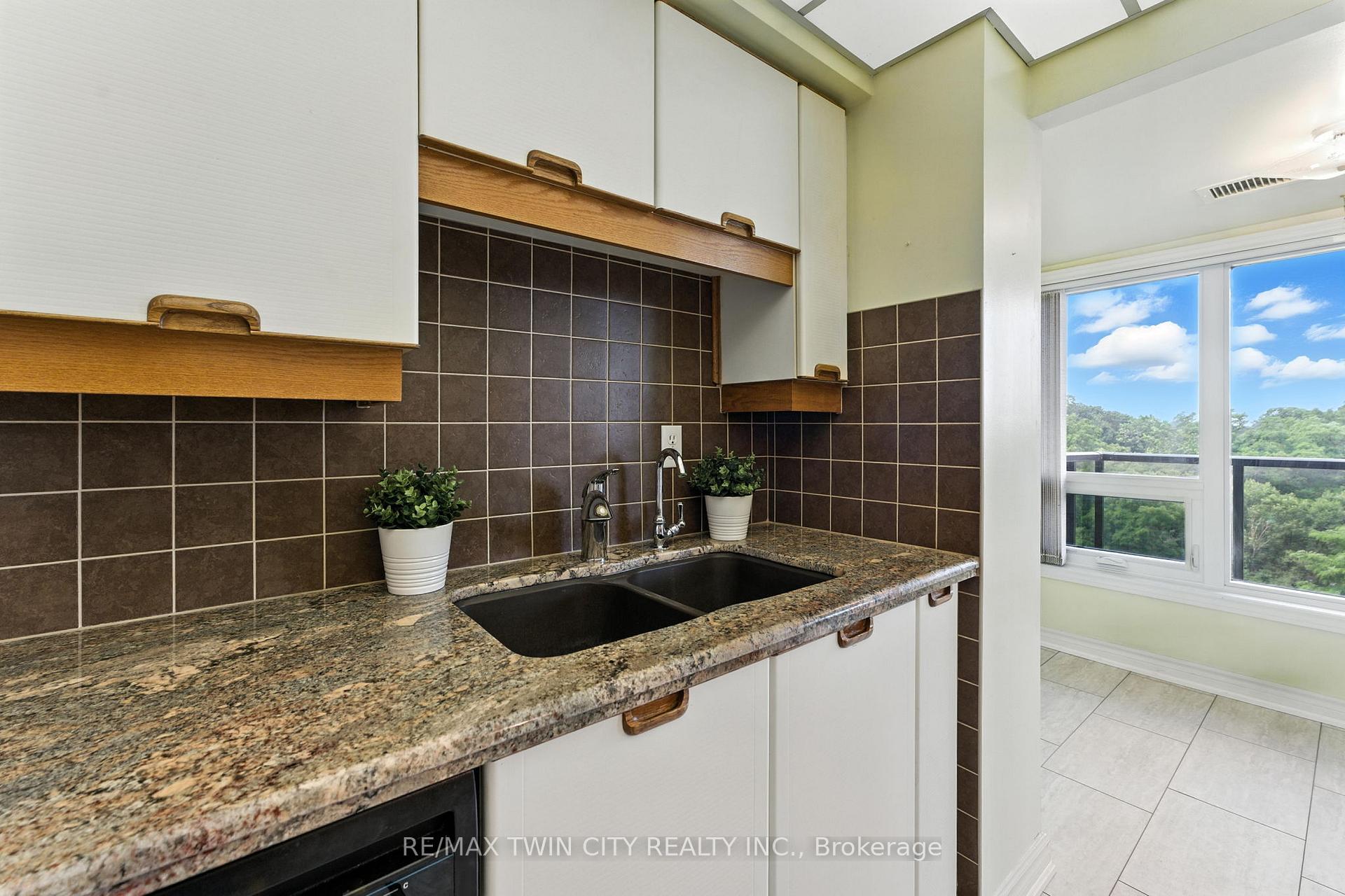 Photo 5 of Unit 1104, 237 King Street W, Cambridge — HOMEH