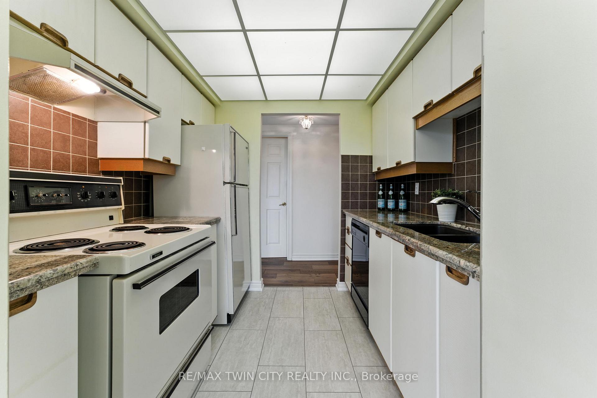 Photo 7 of Unit 1104, 237 King Street W, Cambridge — HOMEH
