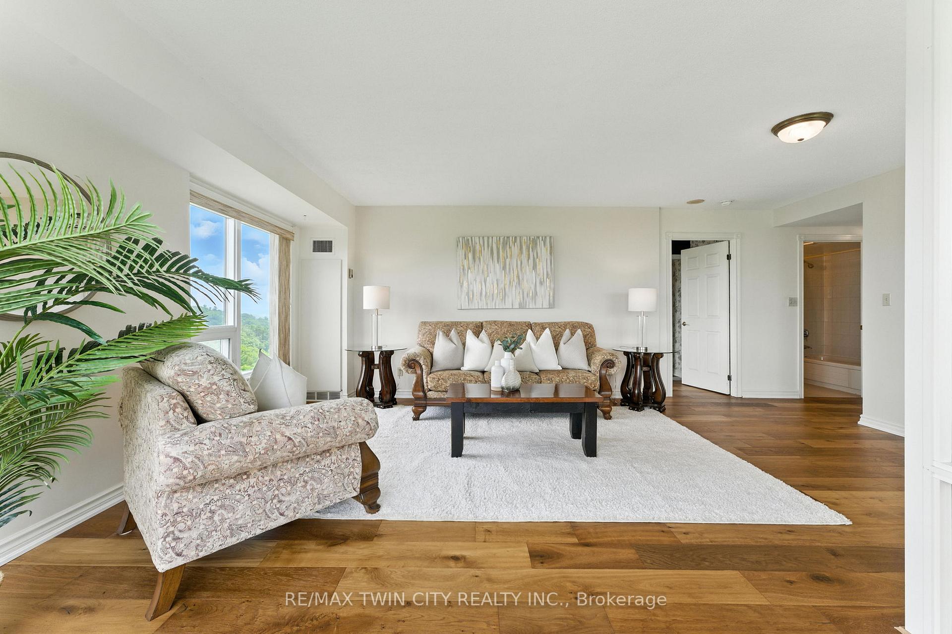 Photo 15 of Unit 1104, 237 King Street W, Cambridge — HOMEH