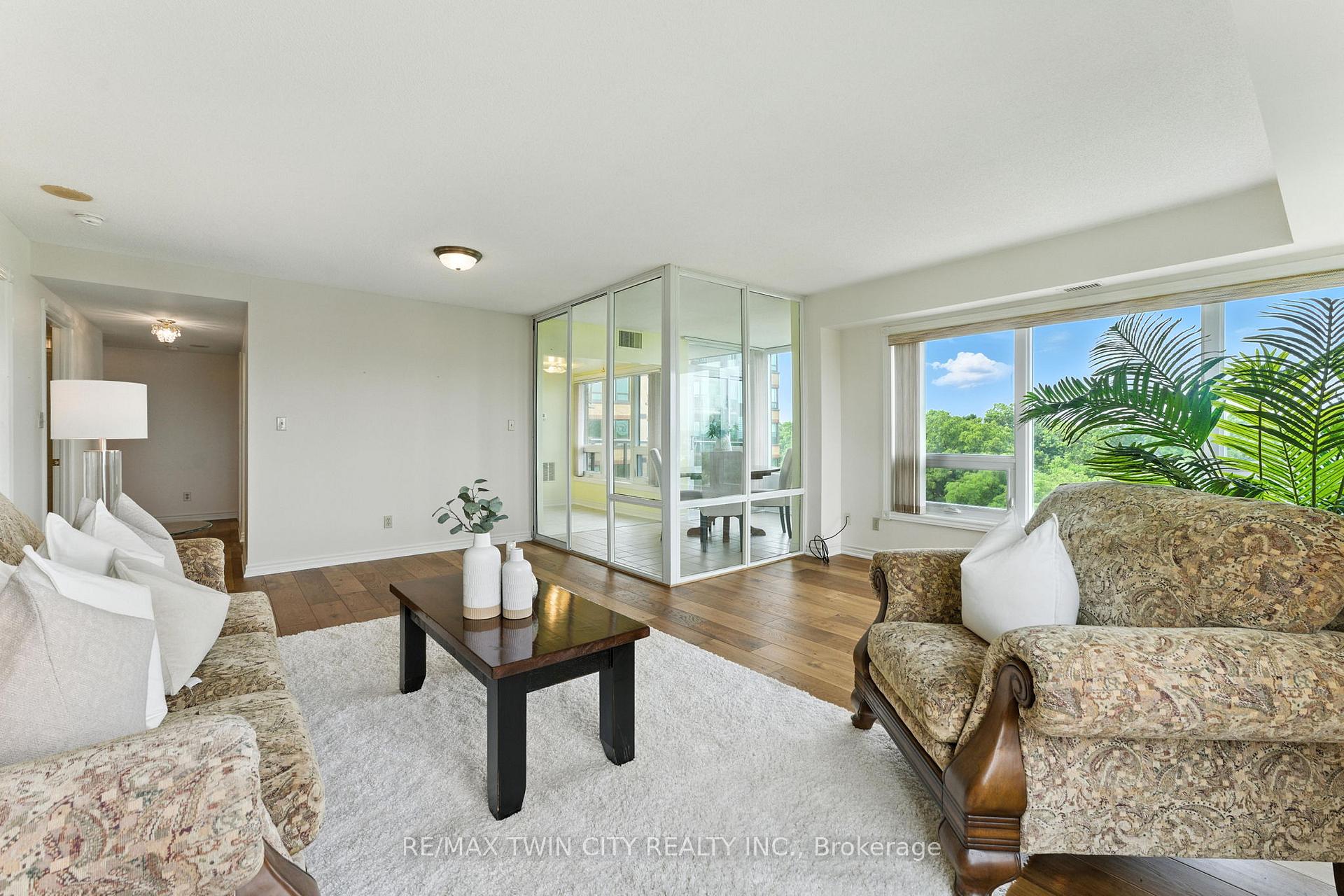Photo 16 of Unit 1104, 237 King Street W, Cambridge — HOMEH