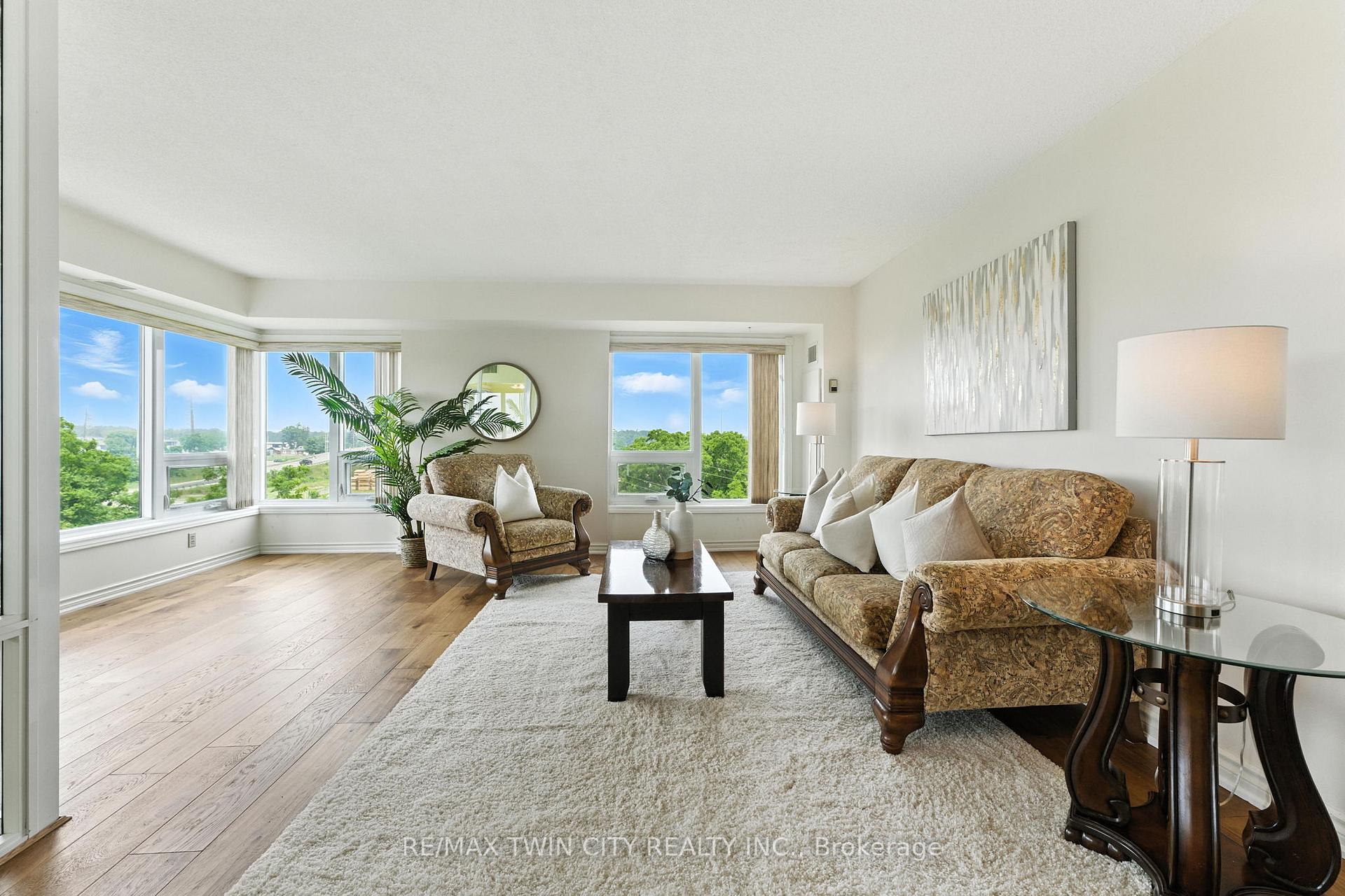 Photo 17 of Unit 1104, 237 King Street W, Cambridge — HOMEH