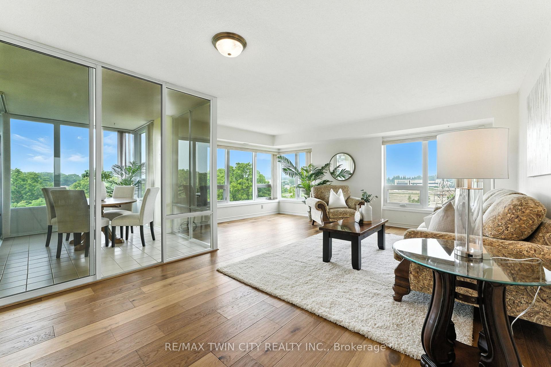 Photo 18 of Unit 1104, 237 King Street W, Cambridge — HOMEH