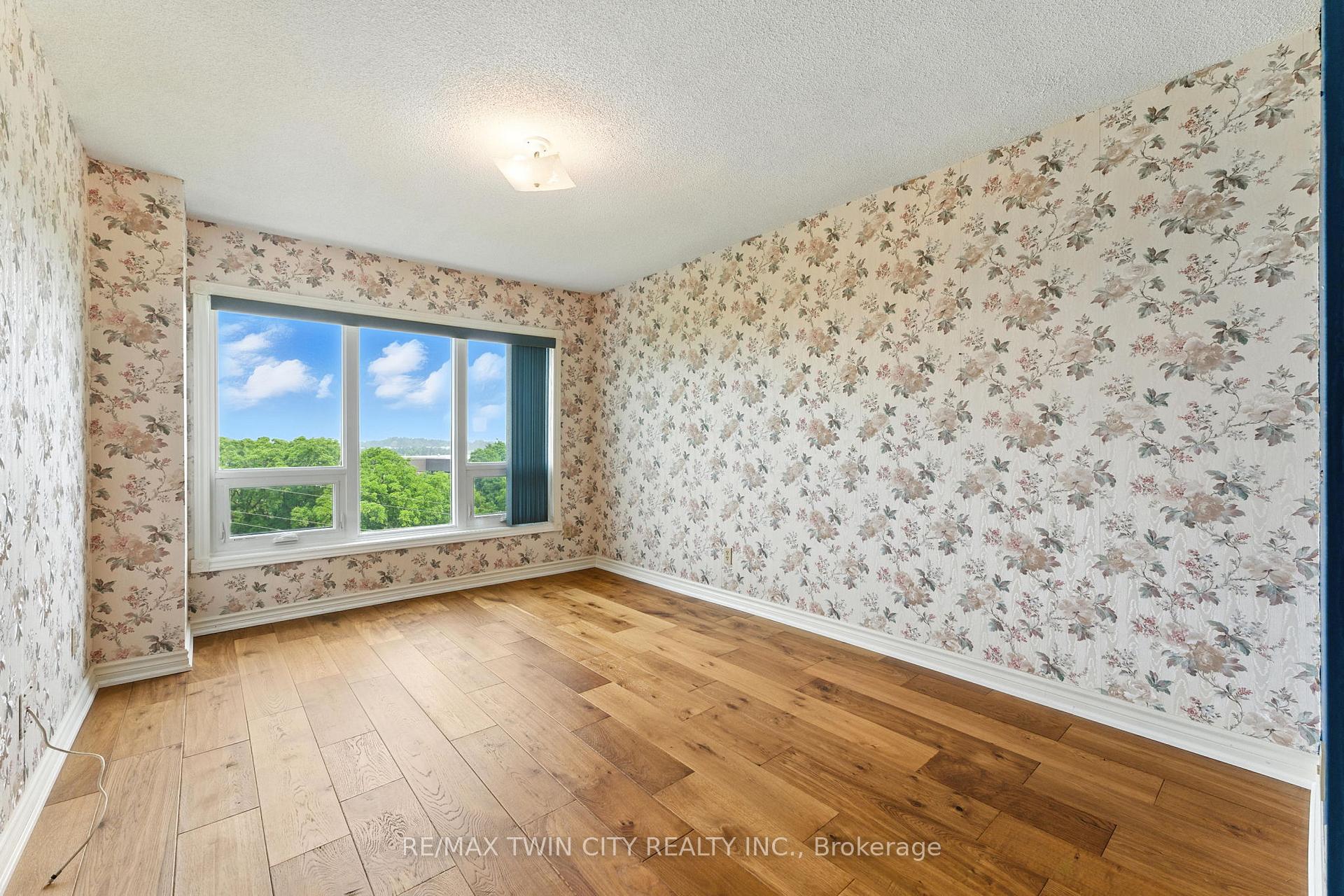 Photo 19 of Unit 1104, 237 King Street W, Cambridge — HOMEH