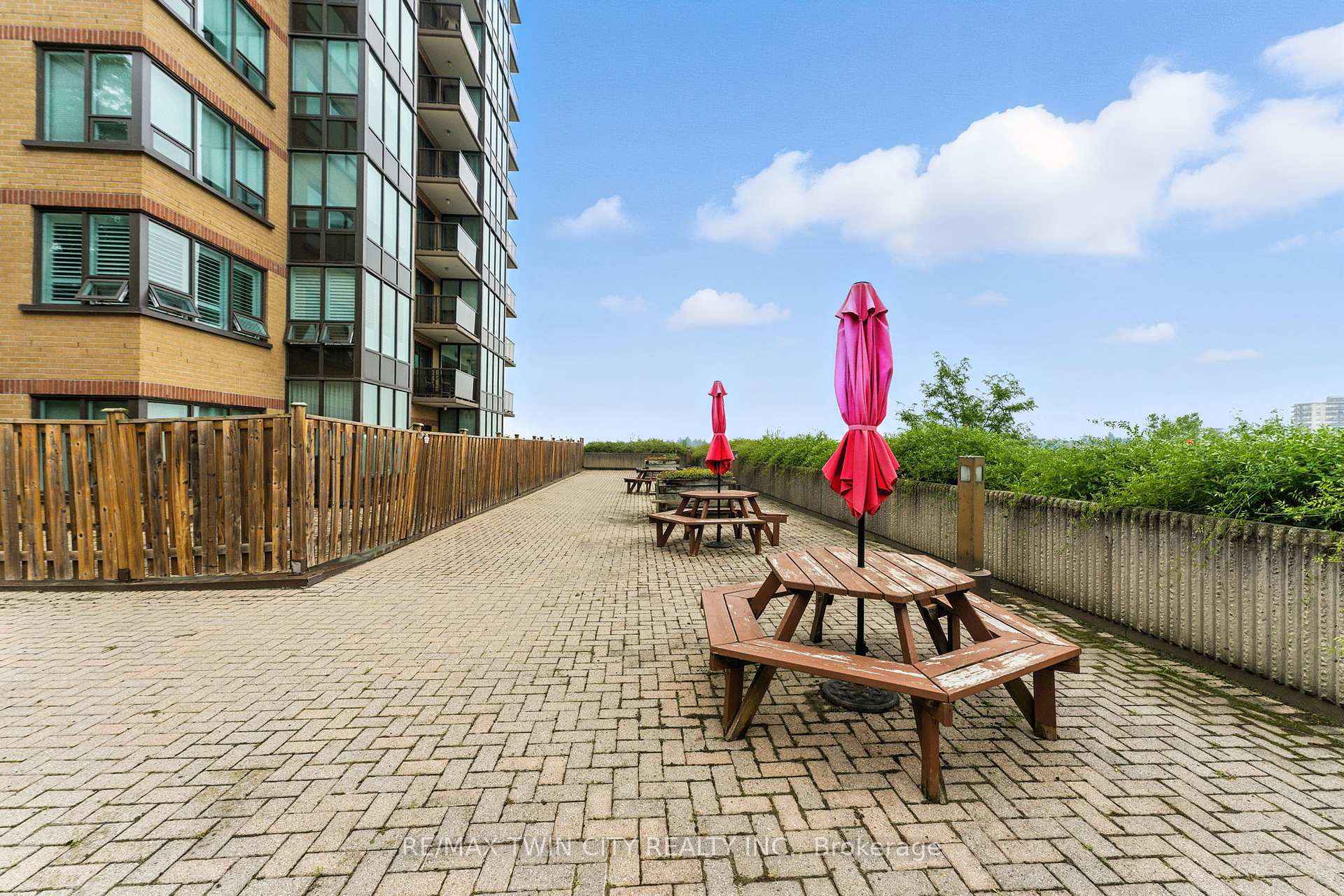 Photo 41 of Unit 1104, 237 King Street W, Cambridge — HOMEH