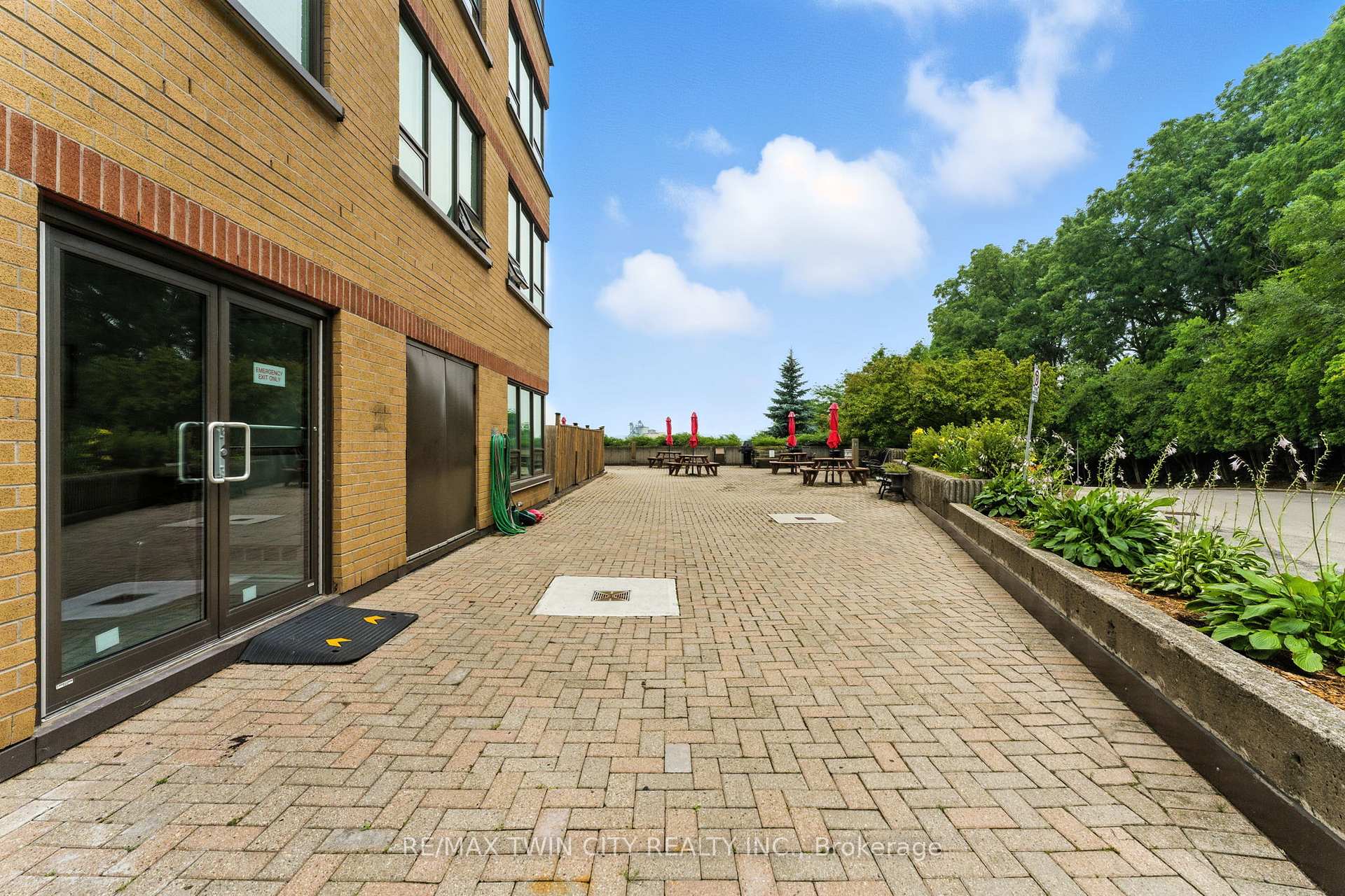 Photo 43 of Unit 1104, 237 King Street W, Cambridge — HOMEH