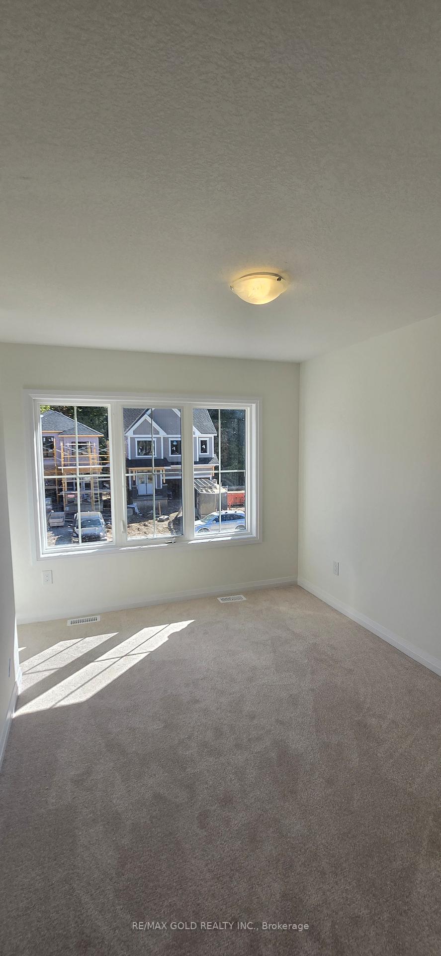 Photo 14 of 30 Riley Park Drive, Haldimand — HOMEH