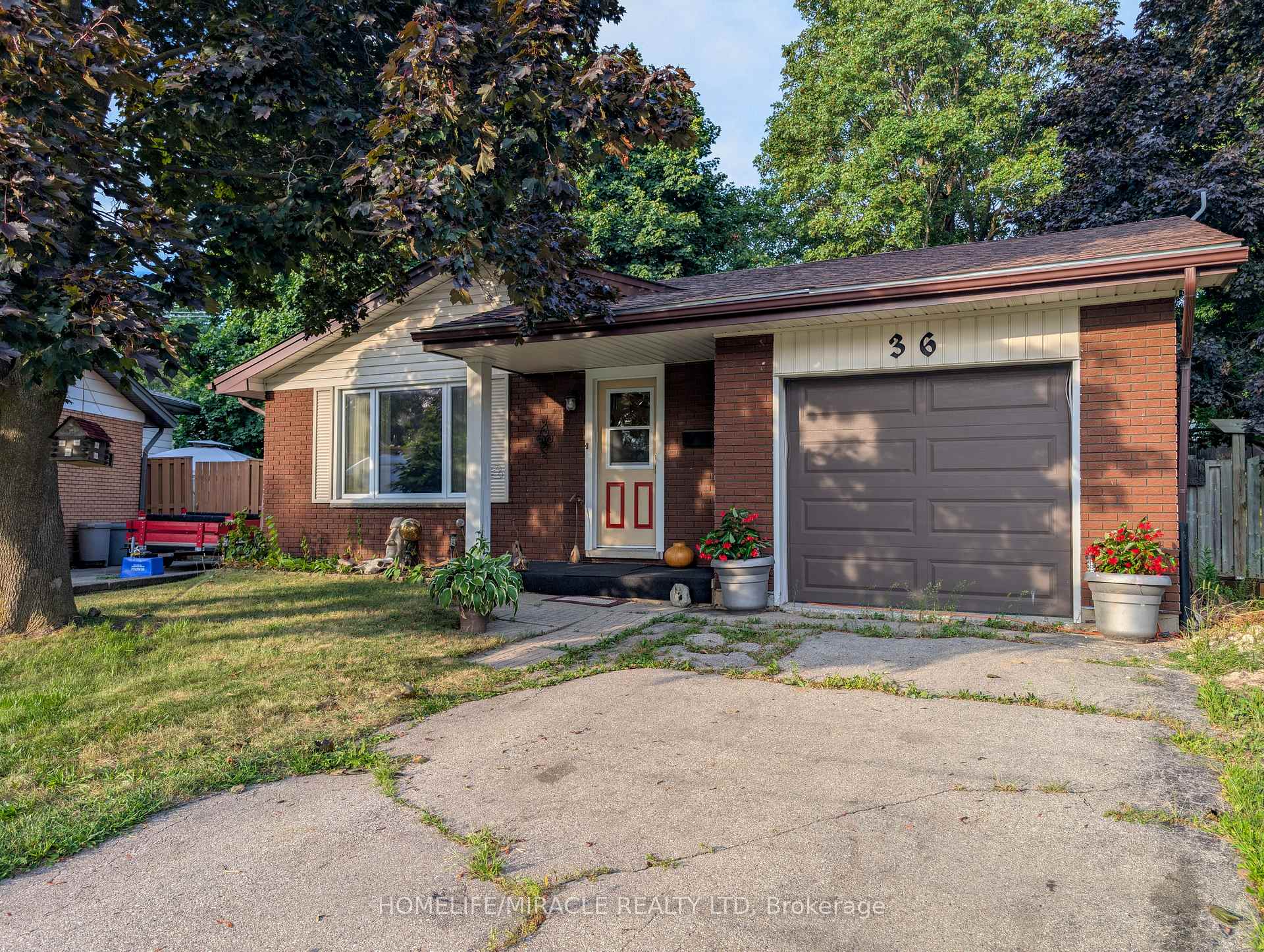 Photo 1 of 36 Arrowhead Place, Kitchener — HOMEH