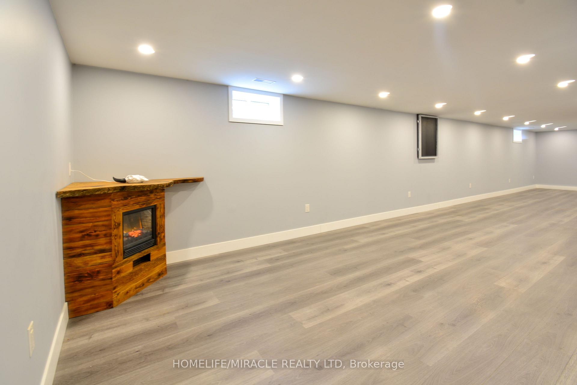 Photo 4 of 36 Arrowhead Place, Kitchener — HOMEH