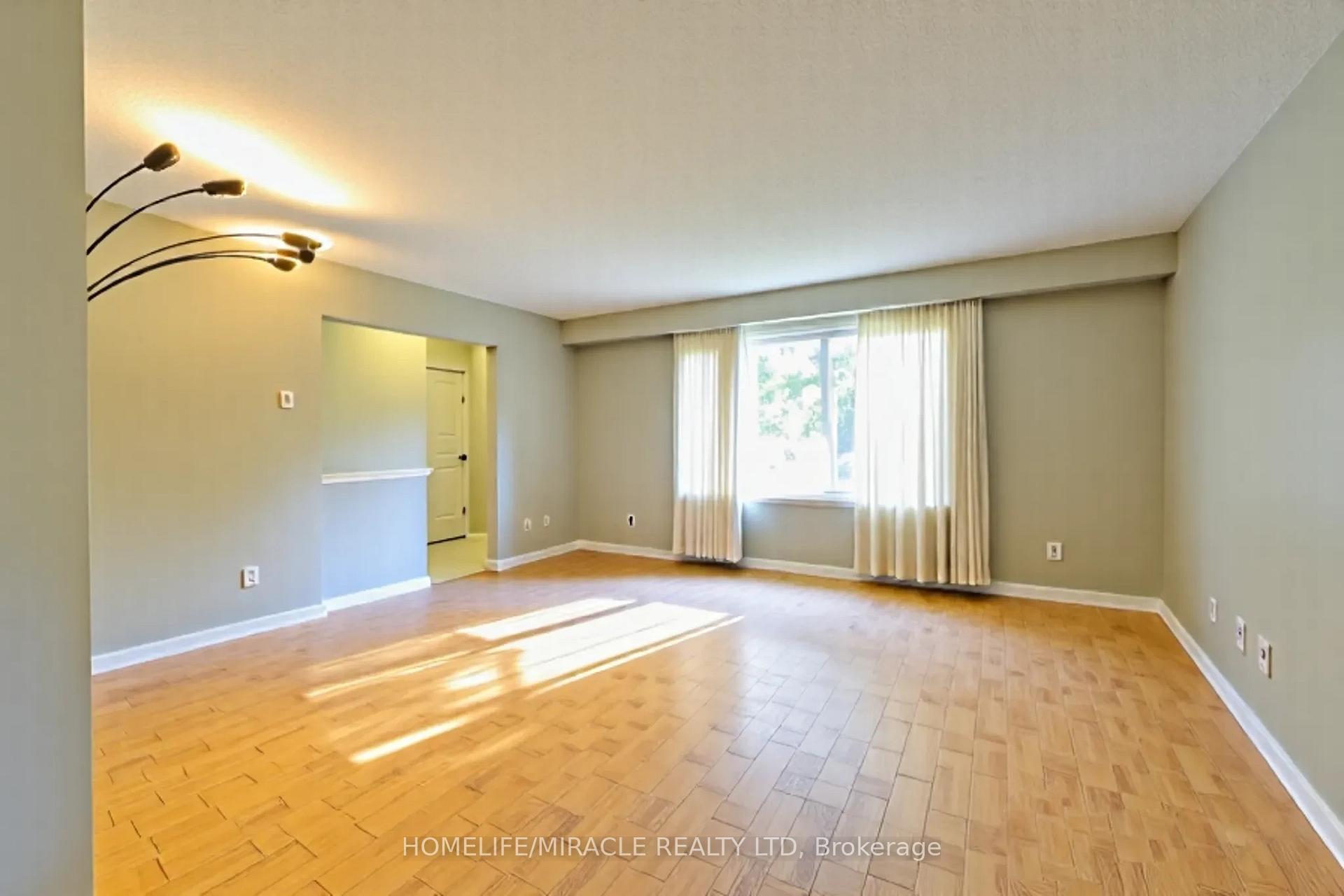 Photo 8 of 36 Arrowhead Place, Kitchener — HOMEH