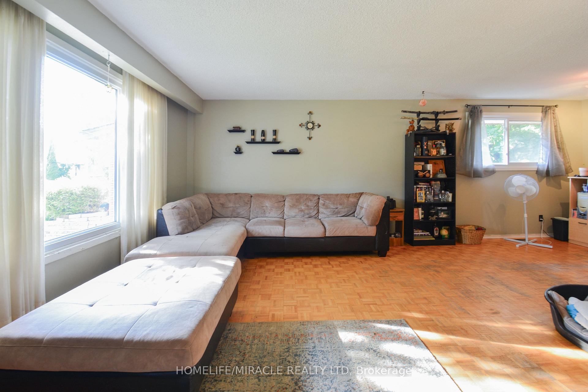 Photo 11 of 36 Arrowhead Place, Kitchener — HOMEH