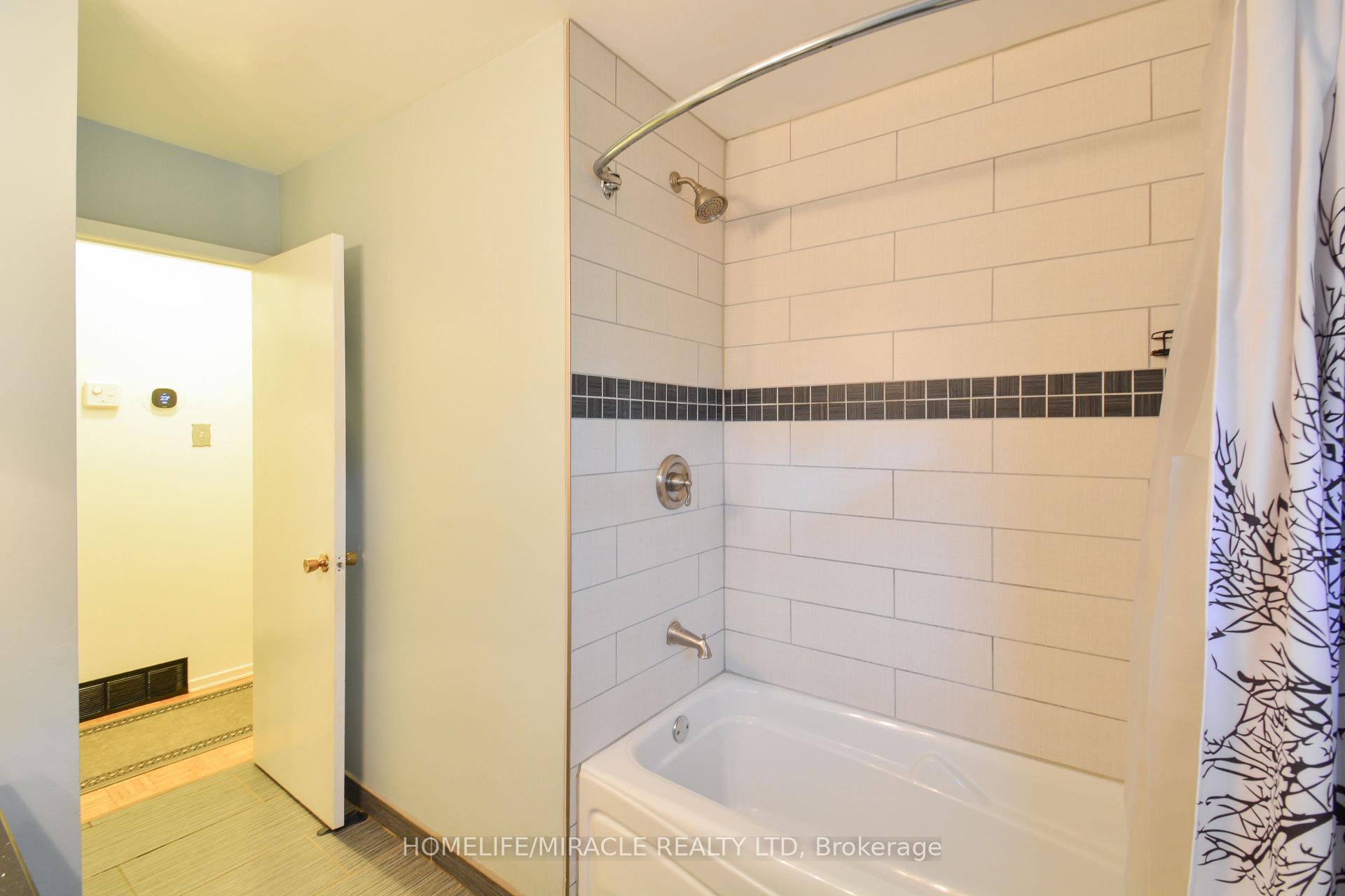 Photo 23 of 36 Arrowhead Place, Kitchener — HOMEH