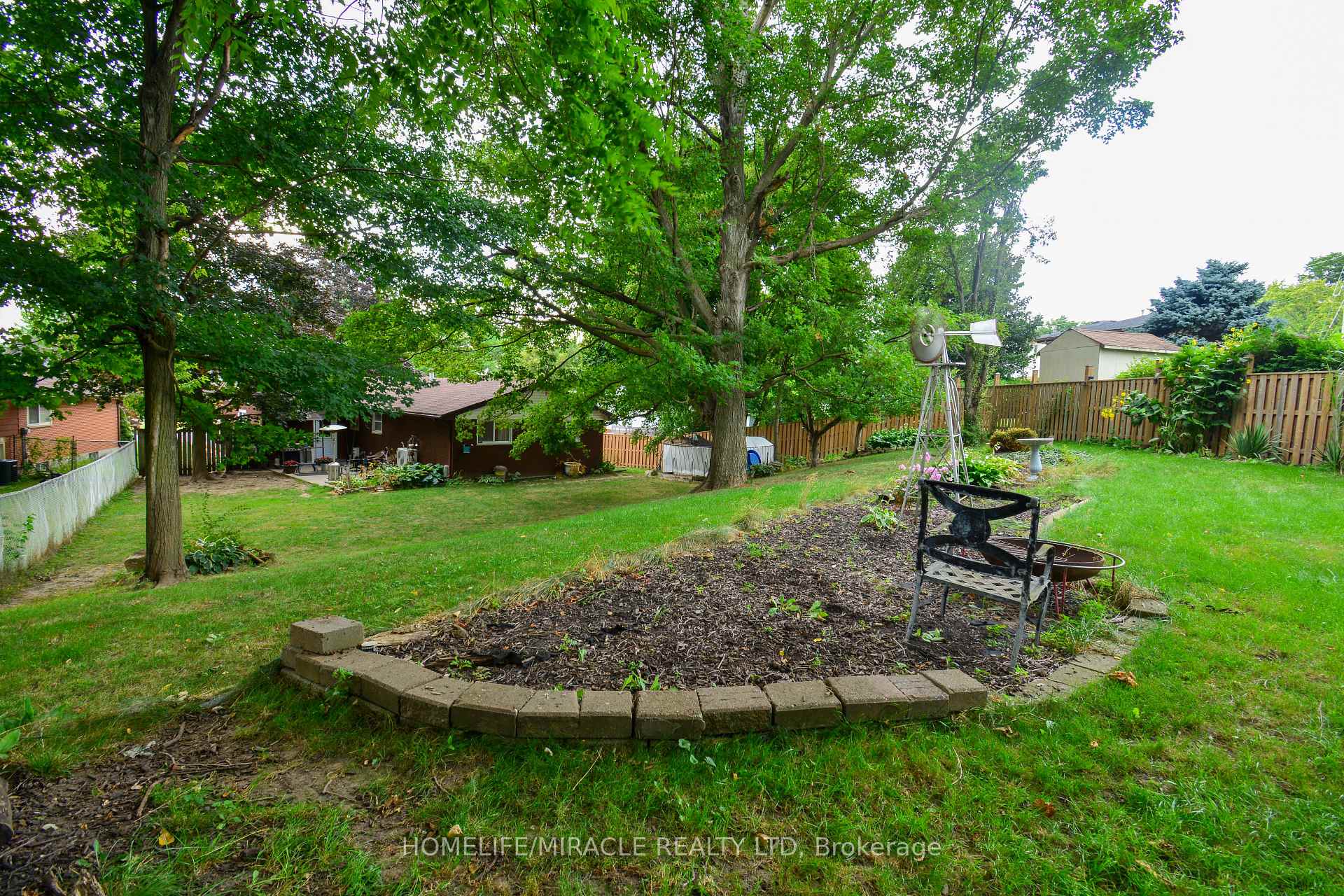 Photo 35 of 36 Arrowhead Place, Kitchener — HOMEH