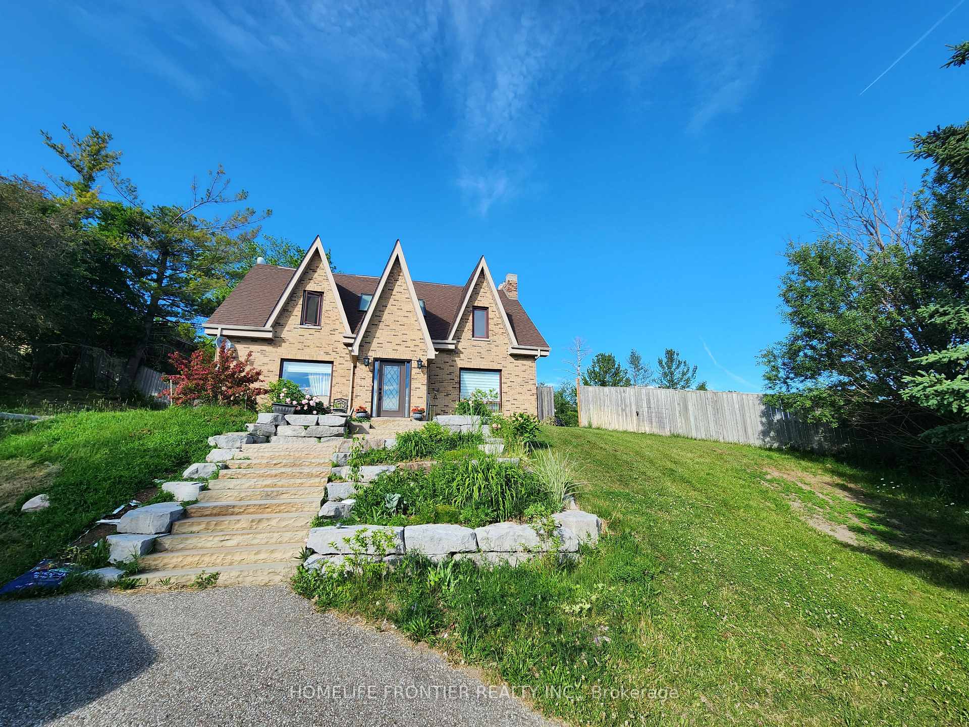 Photo 1 of 3 Mandalane Drive, King, Schomberg — HOMEH