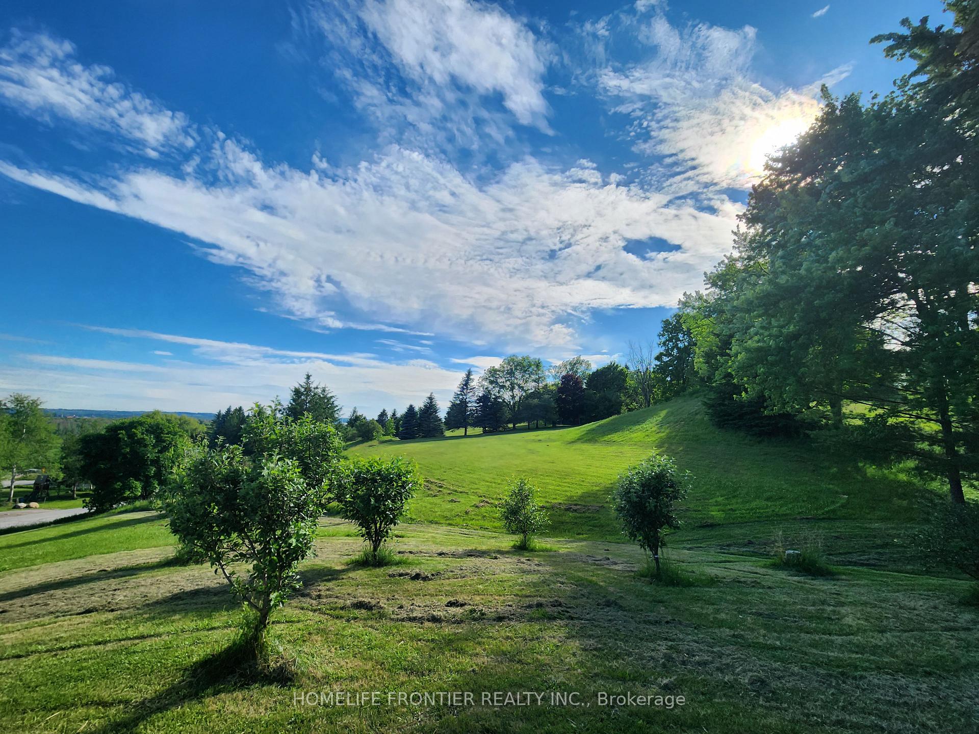 Photo 3 of 3 Mandalane Drive, King, Schomberg — HOMEH