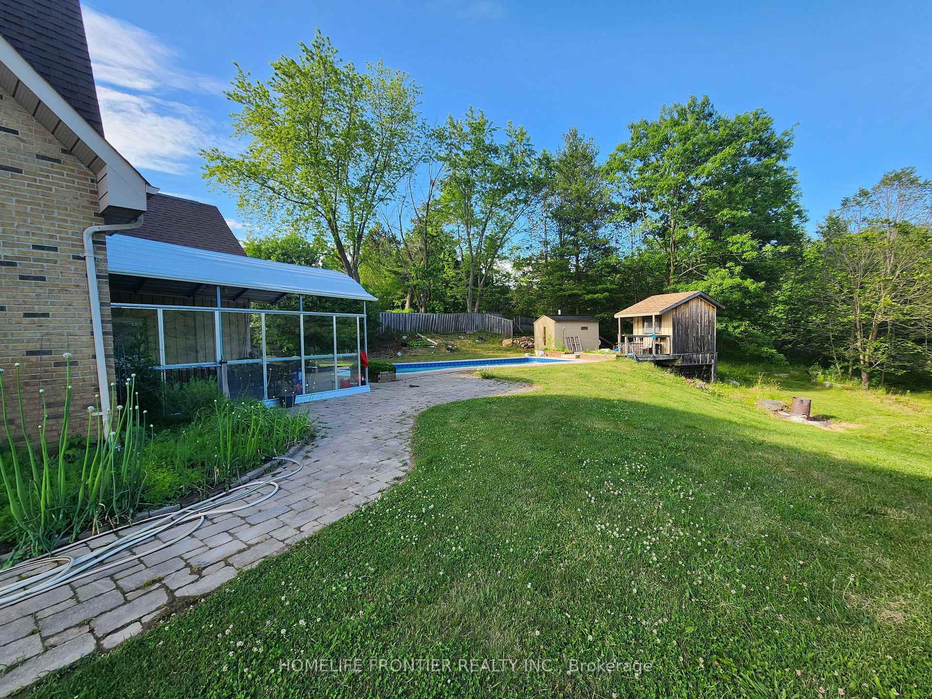 Photo 4 of 3 Mandalane Drive, King, Schomberg — HOMEH