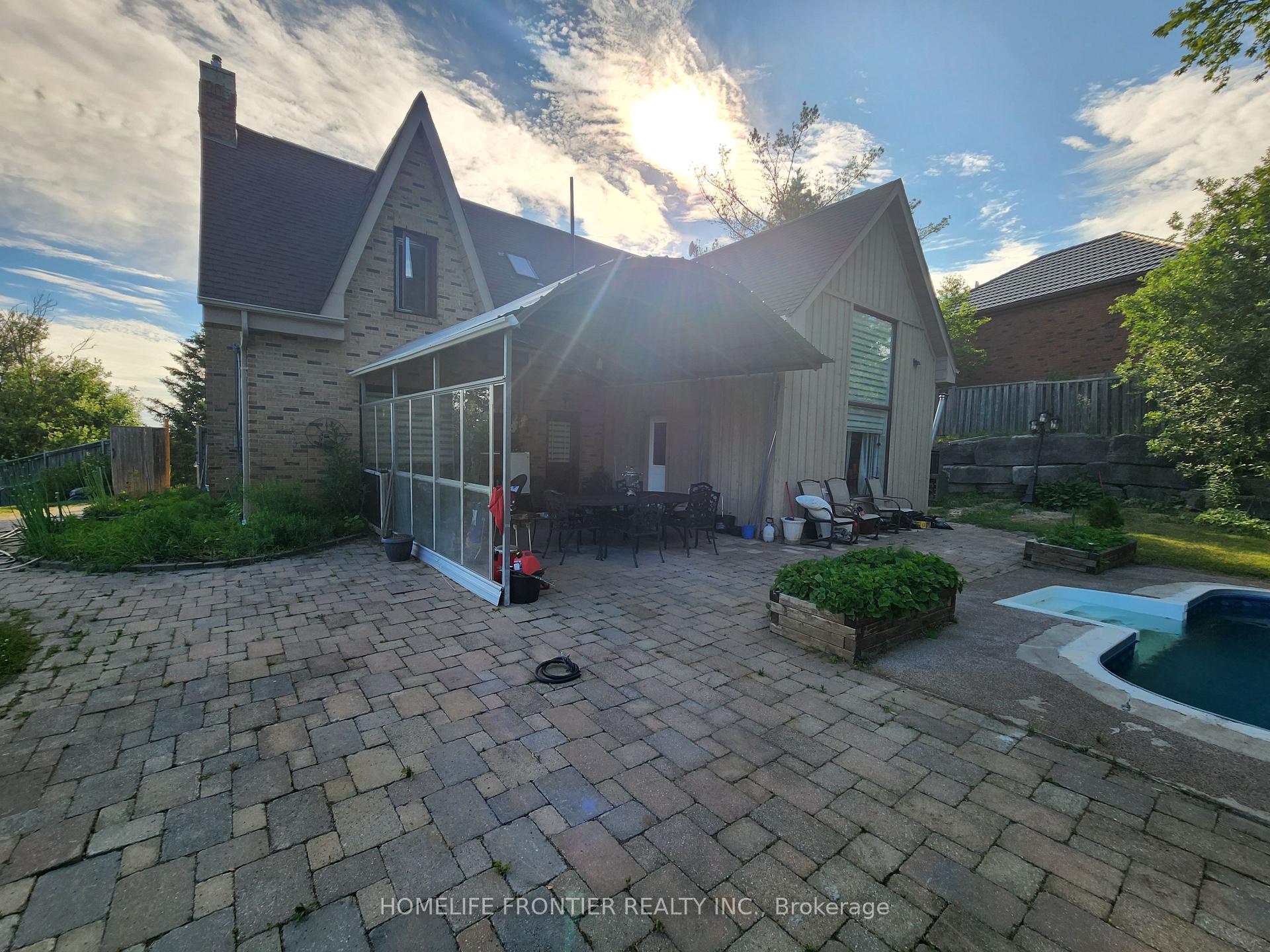 Photo 6 of 3 Mandalane Drive, King, Schomberg — HOMEH