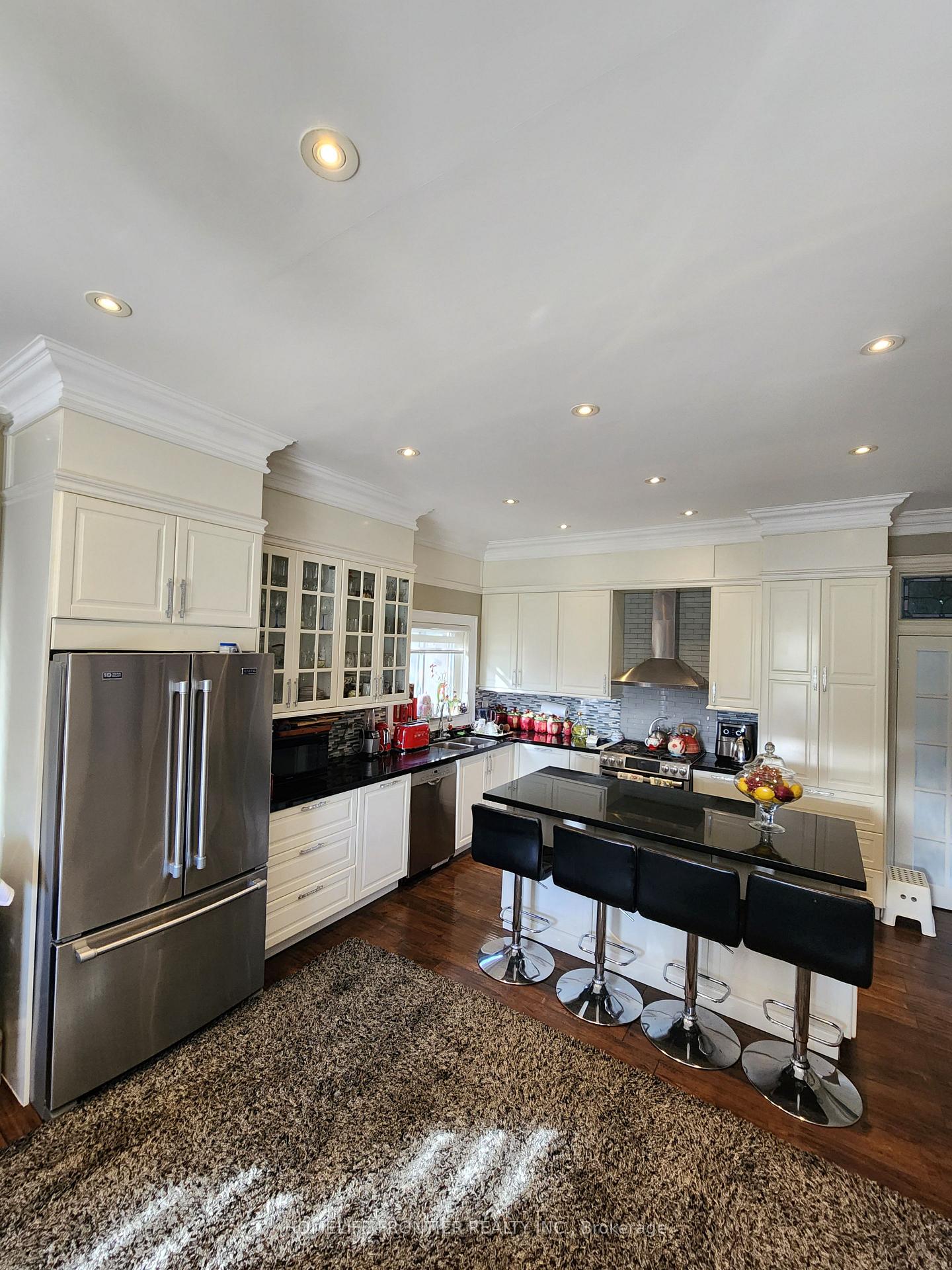 Photo 11 of 3 Mandalane Drive, King, Schomberg — HOMEH