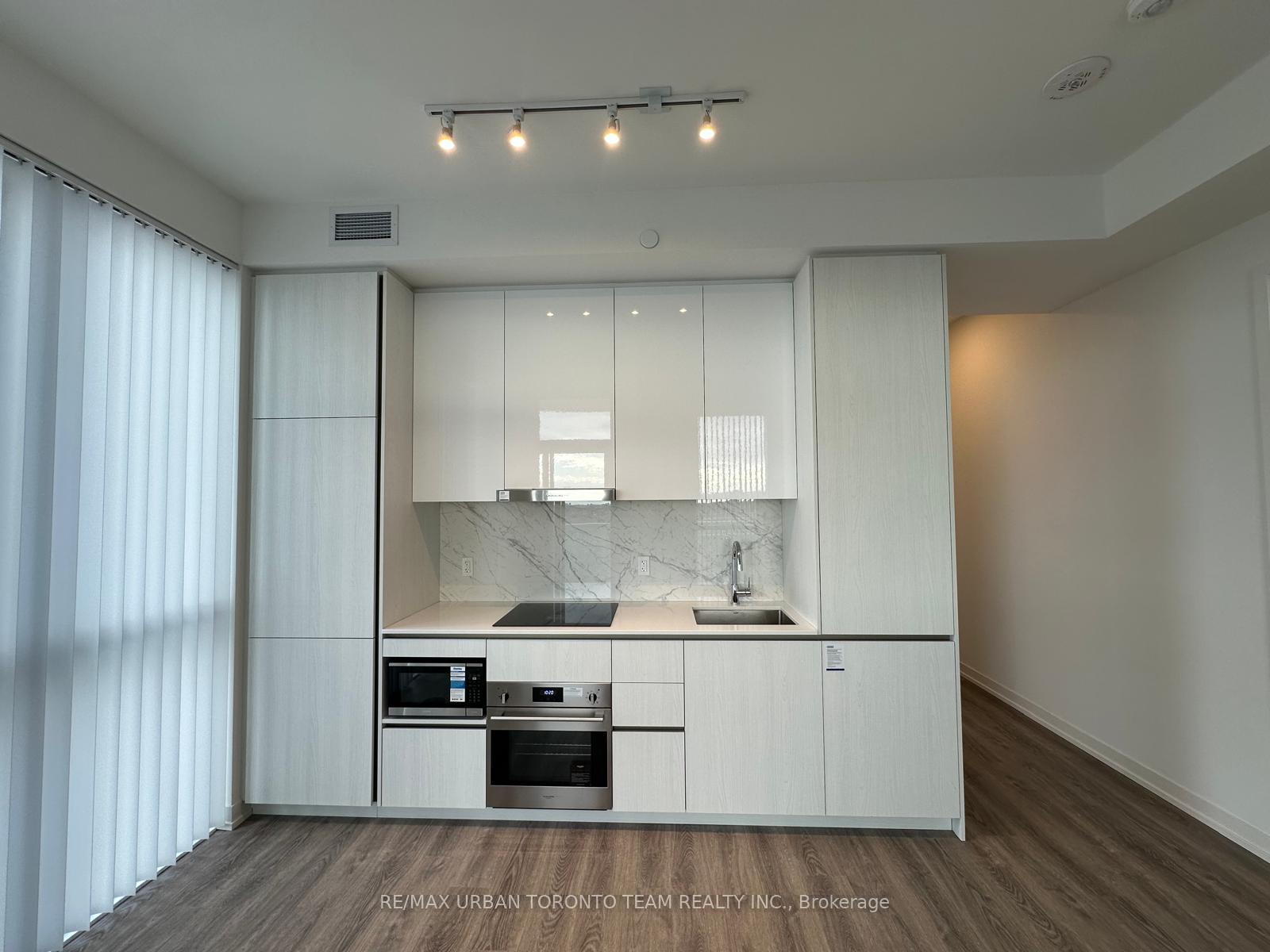 Photo 3 of Unit 1612, 8 Interchange Way, Vaughan, Vaughan Corporate Centre — HOMEH