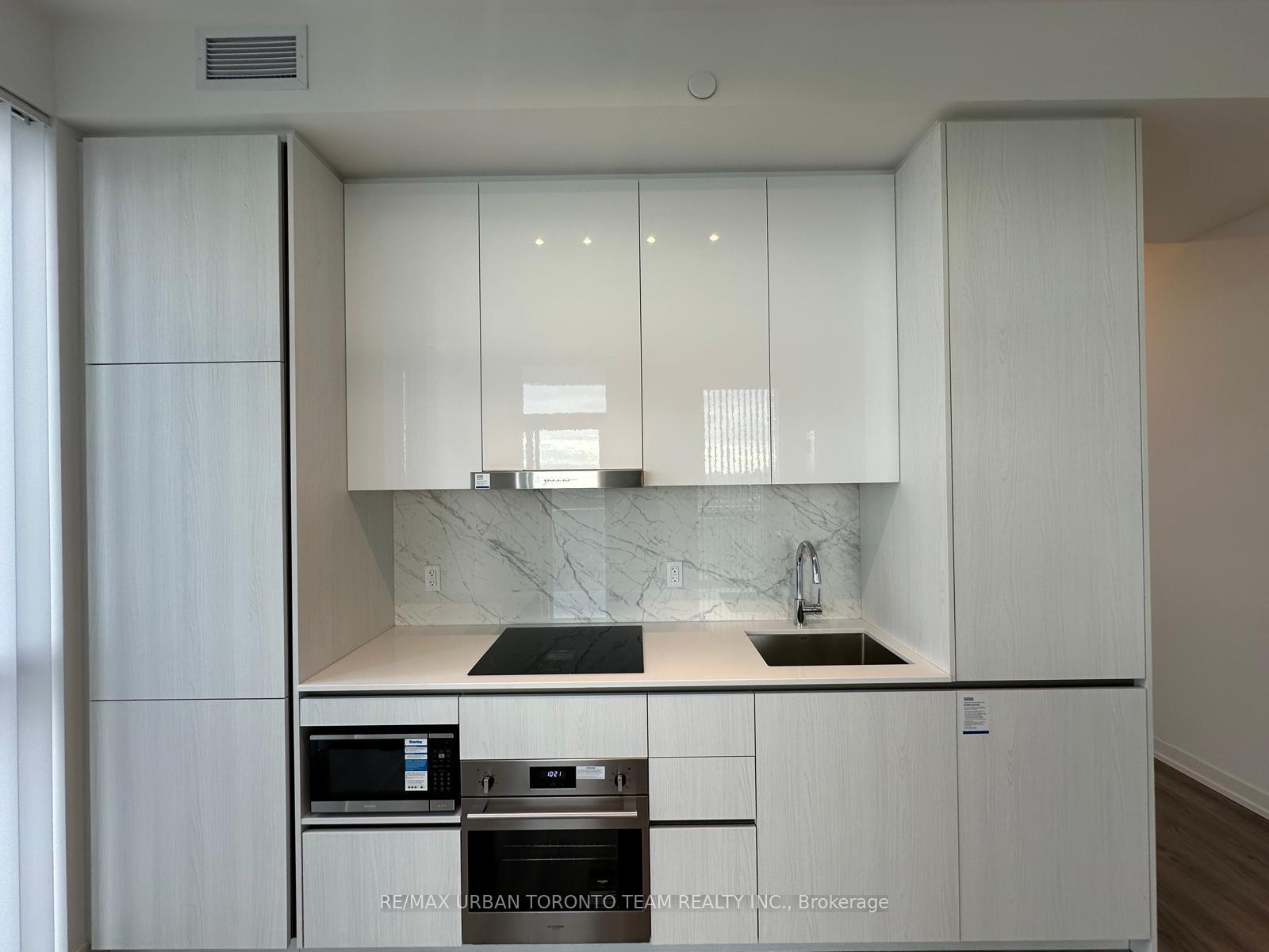 Photo 4 of Unit 1612, 8 Interchange Way, Vaughan, Vaughan Corporate Centre — HOMEH