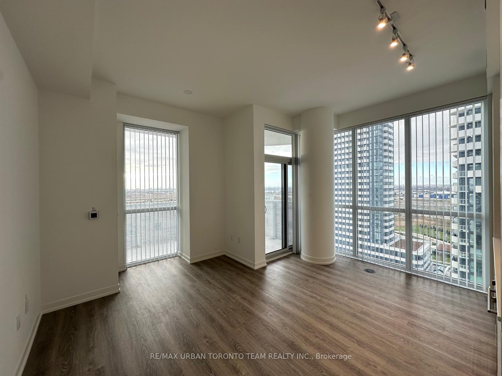 Photo 5 of Unit 1612, 8 Interchange Way, Vaughan, Vaughan Corporate Centre — HOMEH