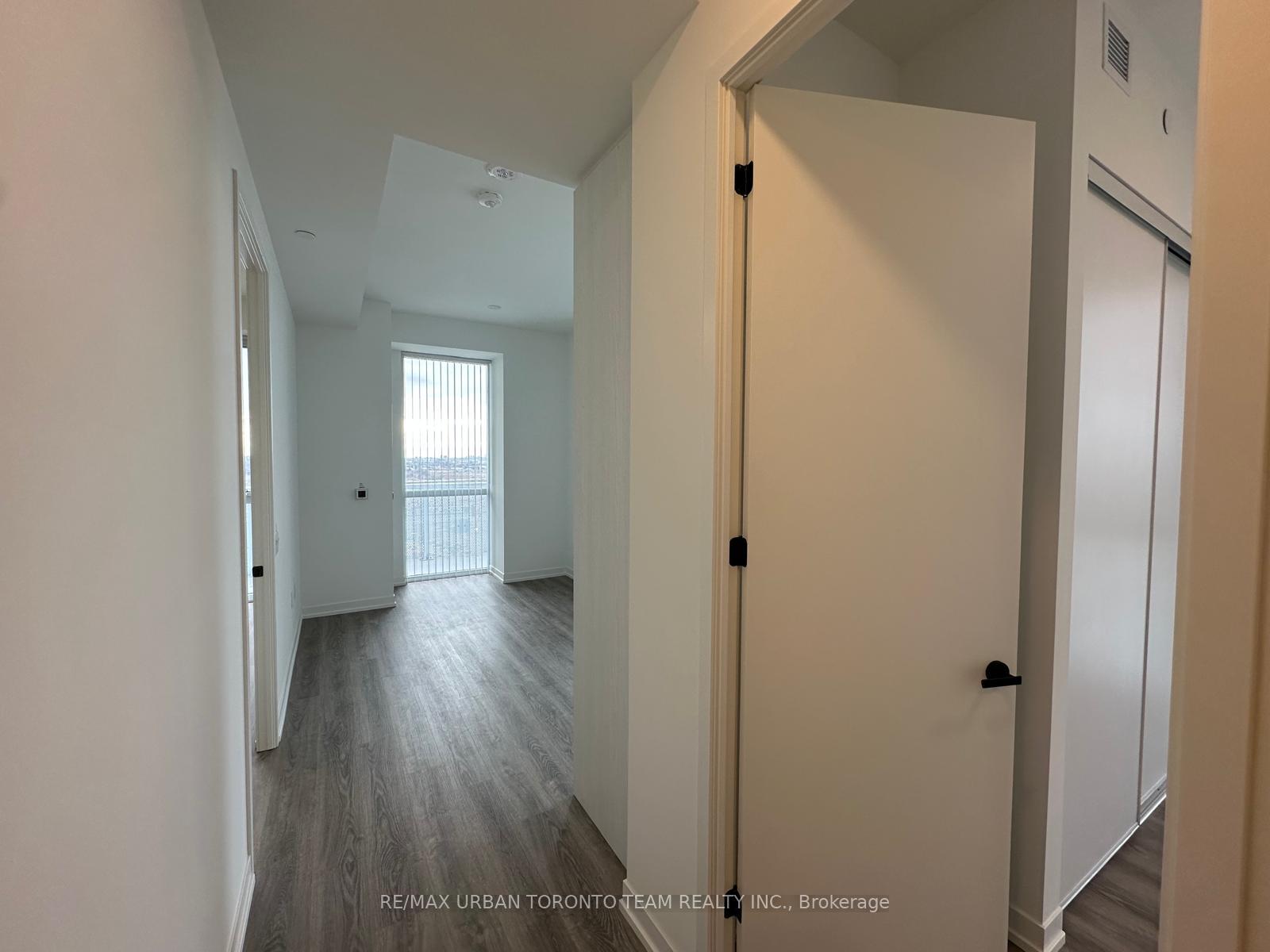 Photo 8 of Unit 1612, 8 Interchange Way, Vaughan, Vaughan Corporate Centre — HOMEH