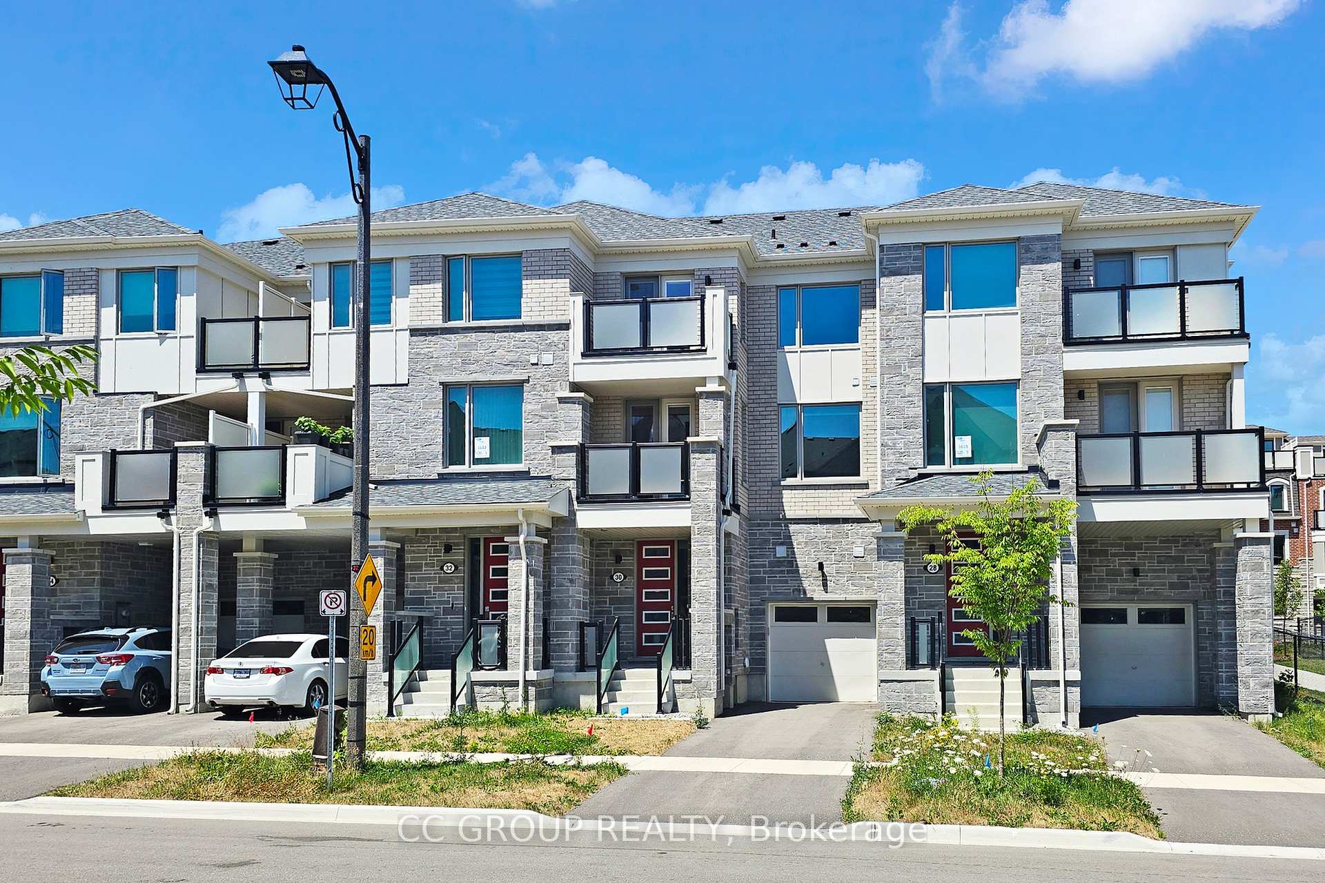 Photo 2 of 30 Thomas Frisby Jr Crescent, Markham, Victoria Square — HOMEH