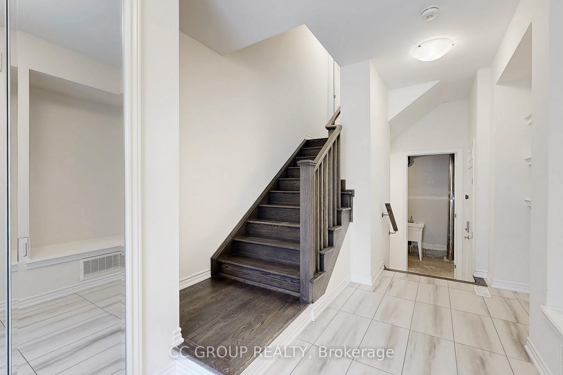 Photo 24 of 30 Thomas Frisby Jr Crescent, Markham, Victoria Square — HOMEH