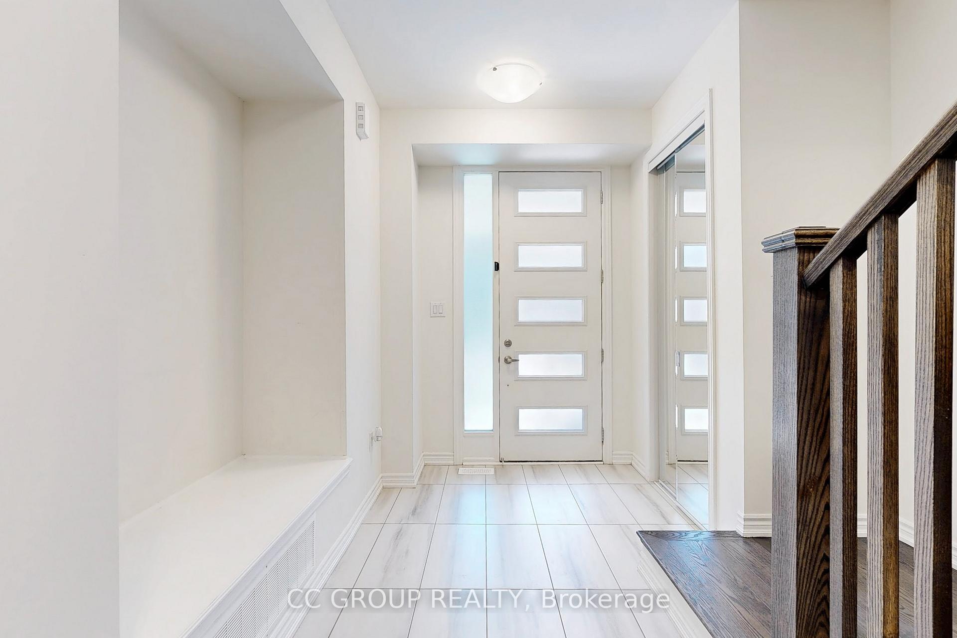 Photo 4 of 30 Thomas Frisby Jr Crescent, Markham, Victoria Square — HOMEH
