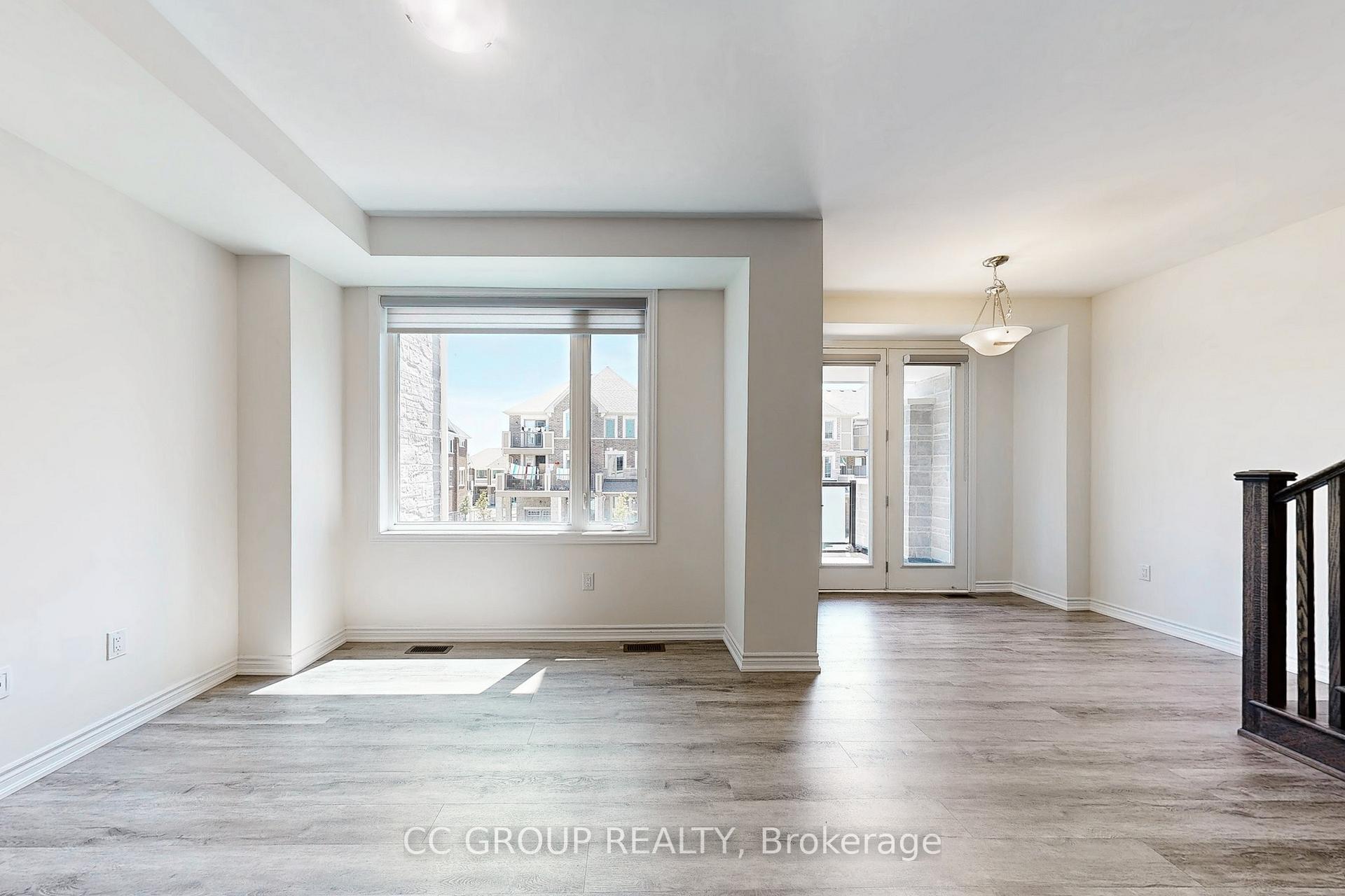 Photo 6 of 30 Thomas Frisby Jr Crescent, Markham, Victoria Square — HOMEH