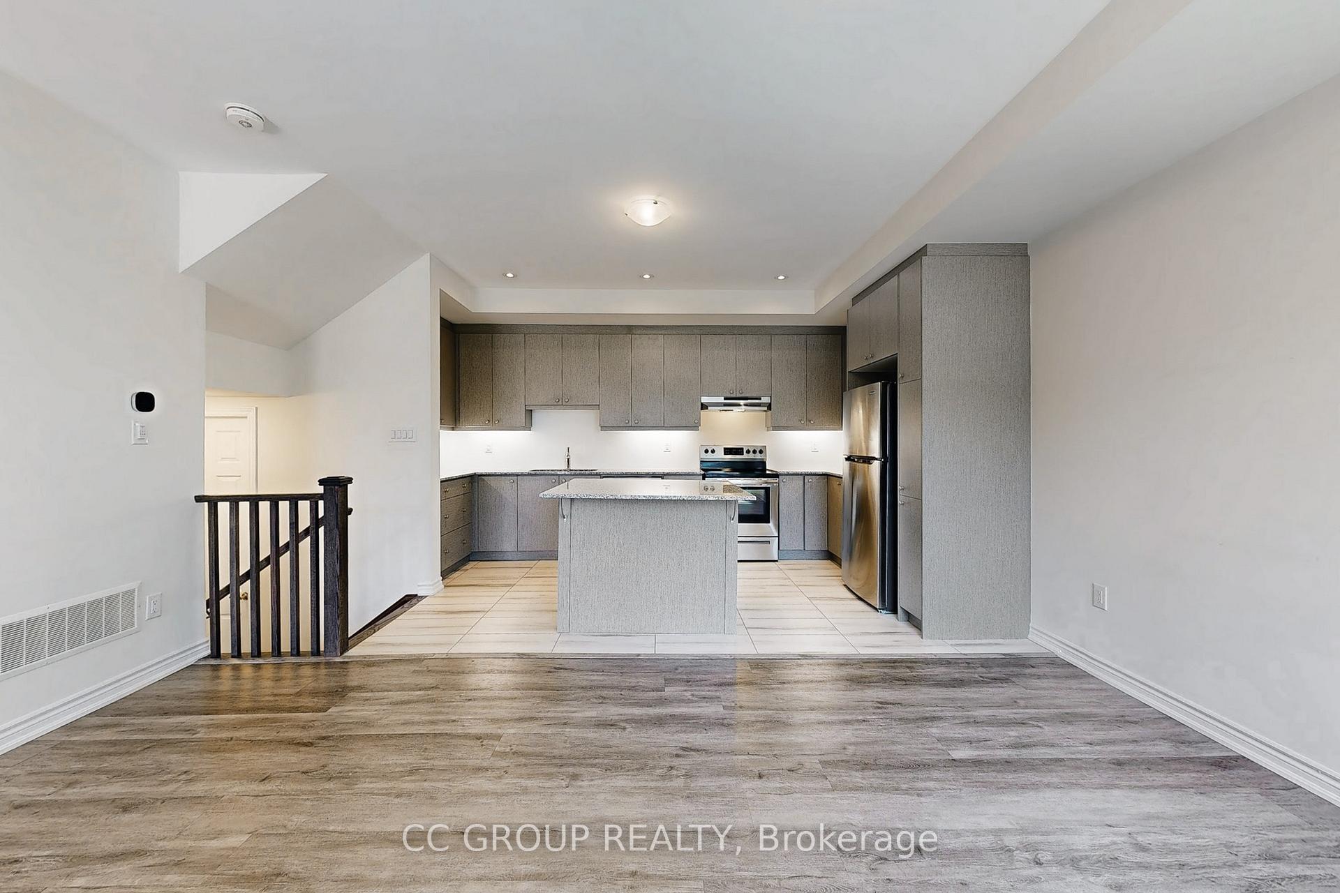 Photo 8 of 30 Thomas Frisby Jr Crescent, Markham, Victoria Square — HOMEH