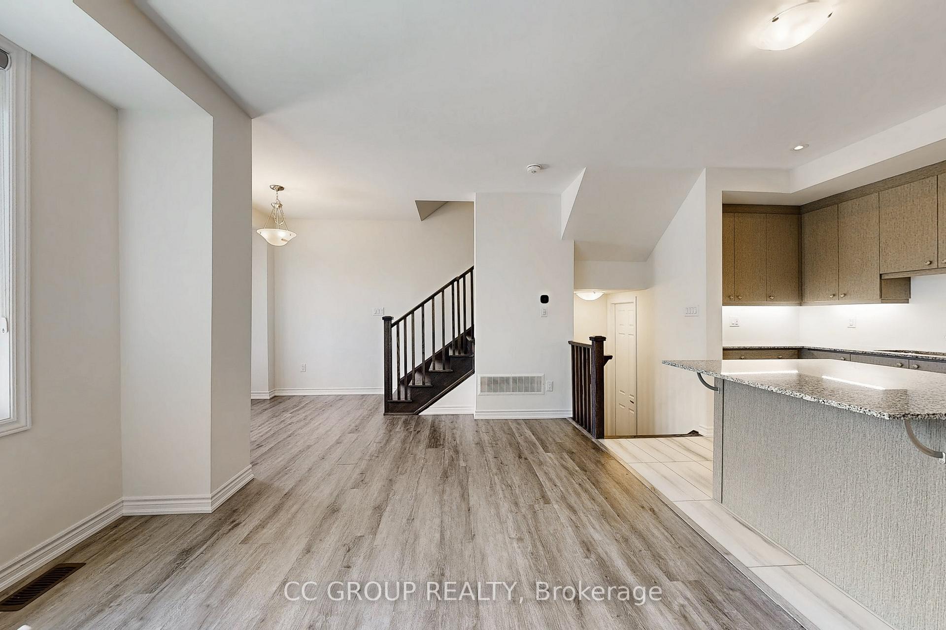Photo 10 of 30 Thomas Frisby Jr Crescent, Markham, Victoria Square — HOMEH