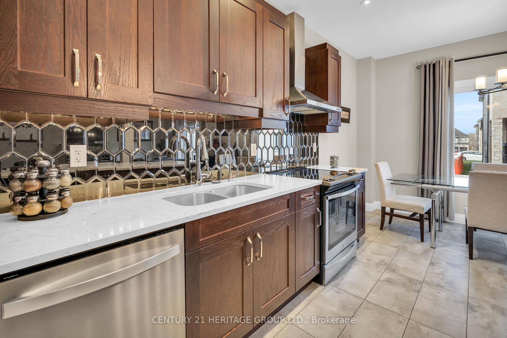 Photo 34 of 13 Mabern Street, Barrie, Holly — HOMEH