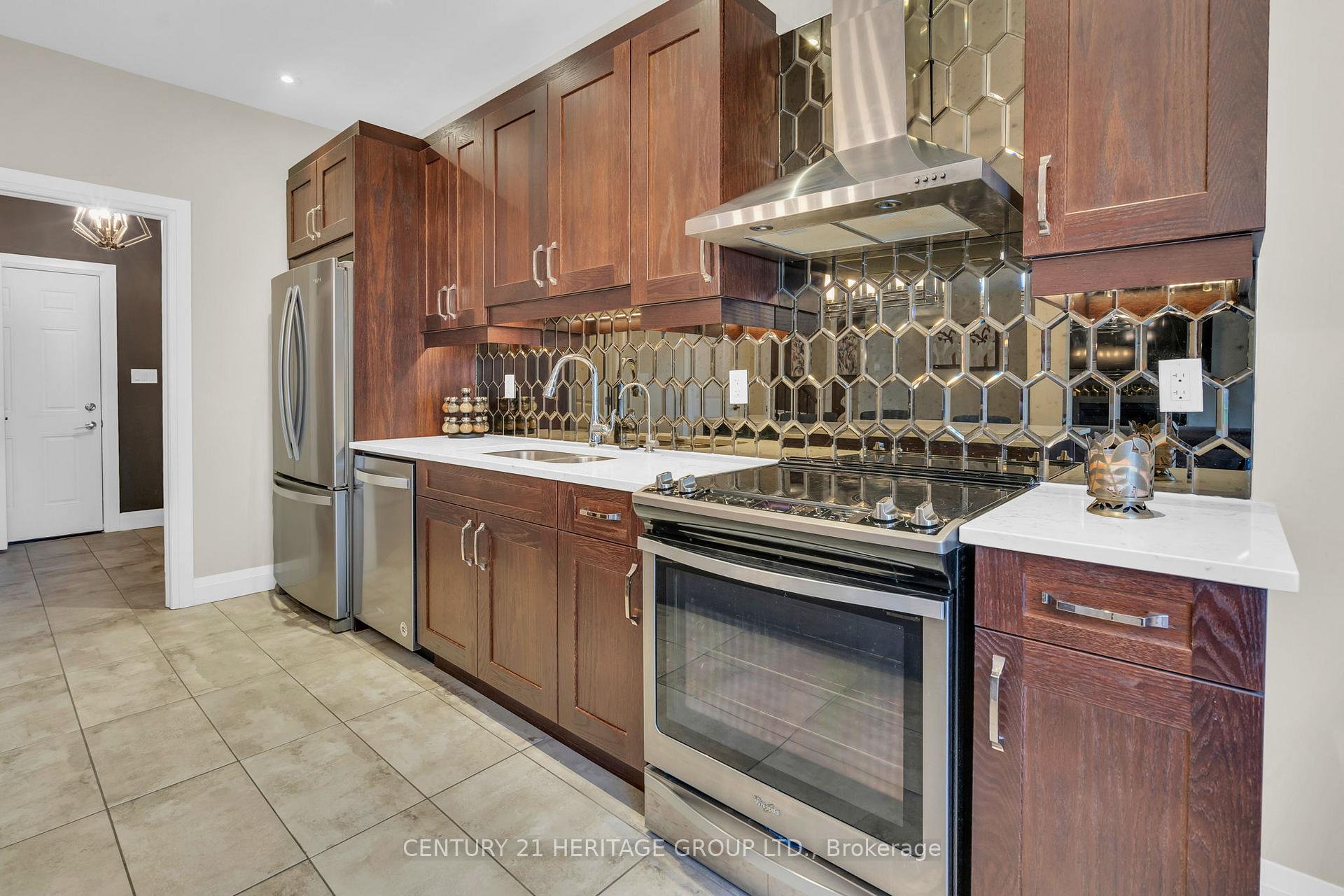 Photo 36 of 13 Mabern Street, Barrie, Holly — HOMEH